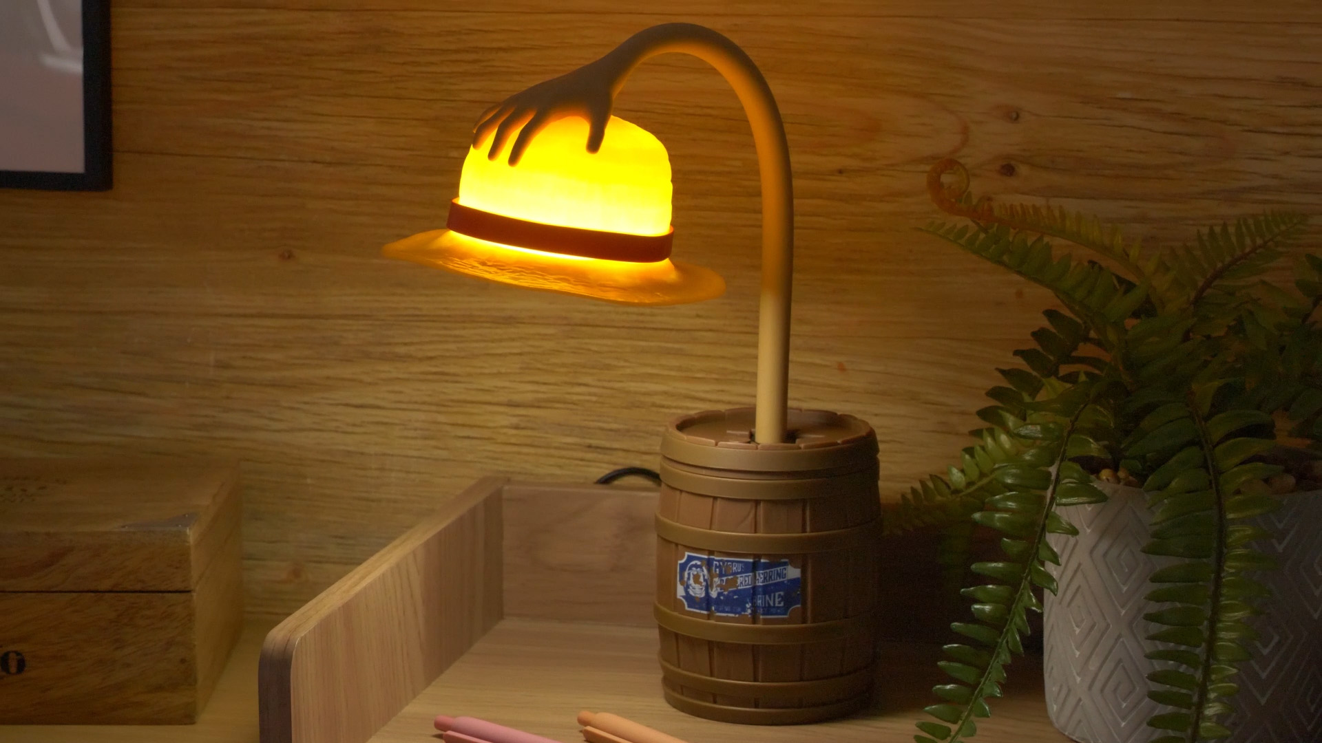 Paladone One Piece Straw Hat Posable Desk Light, Officially