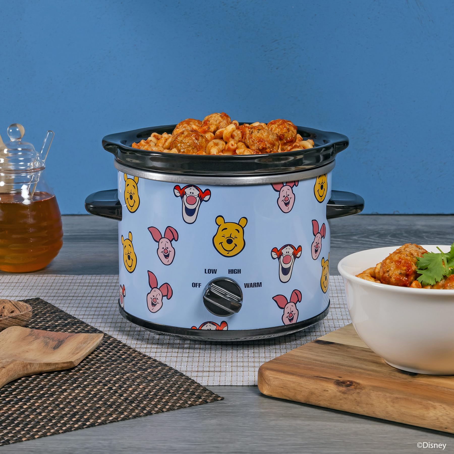 Amazon.com: Uncanny Brands Disney Winnie the Pooh and Friends 2qt