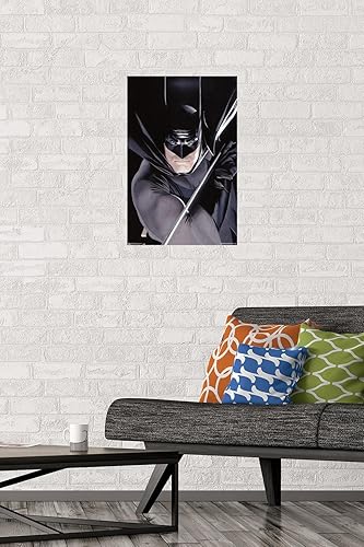 Miniatura 8 de Trends International DC Comics Batman - Póster de pared de retrato, 14.725 x 22.375 pulgadas, versión enmarcada en negro Versión con marco negro
