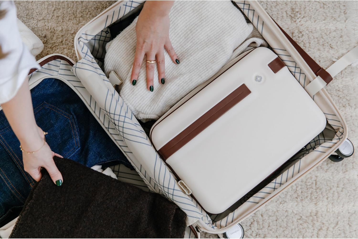 Samsonite Virtuosa Hardside Train Case, Crossbody Travel Makeup Case with Removable Strap - Image 7