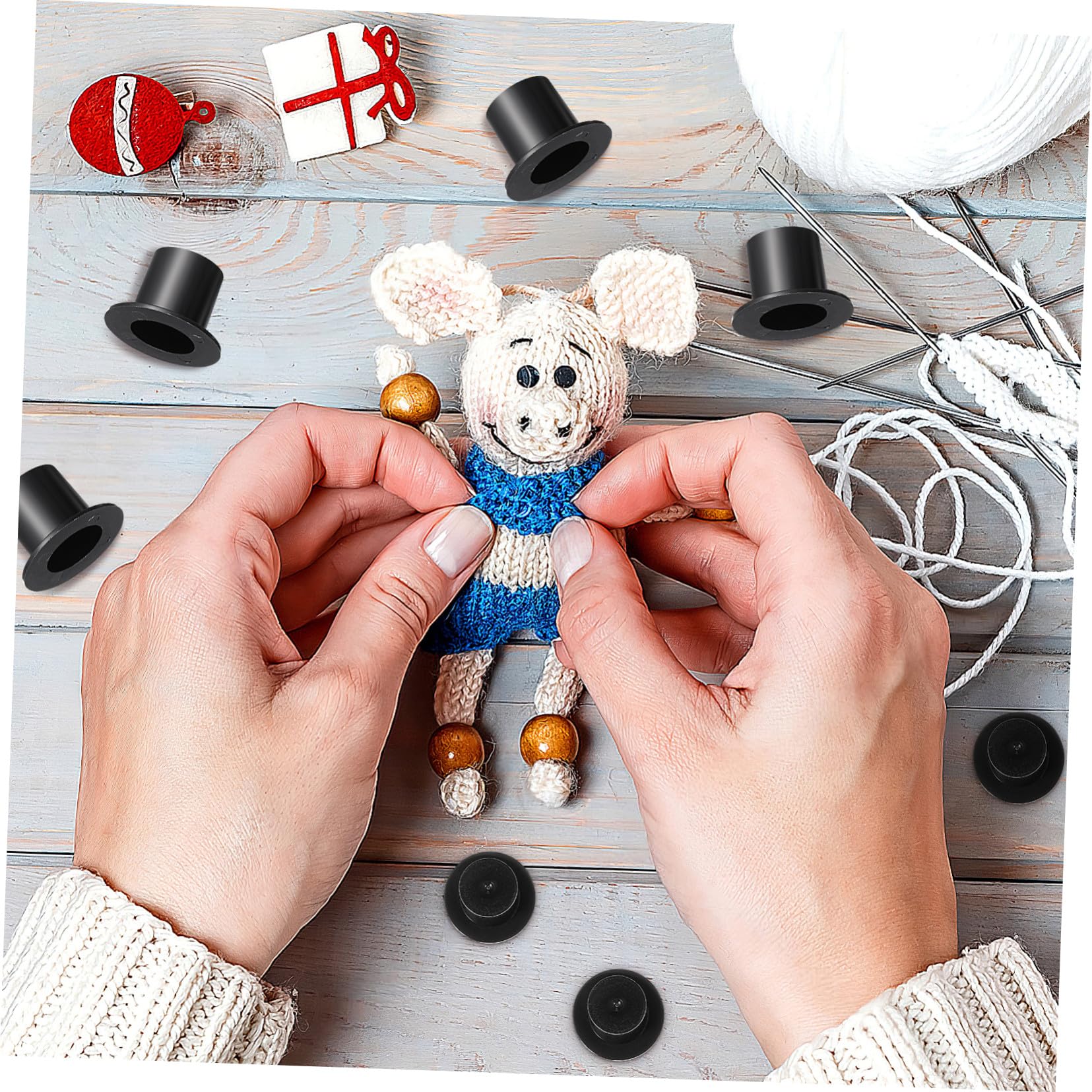 50 Mini Sombreros de Copa de Plástico Negro para Adornos y Accesorios Hechos a Mano, Diseño Encantador y Liviano para Muñecos y Osos en Fiestas Navideñas