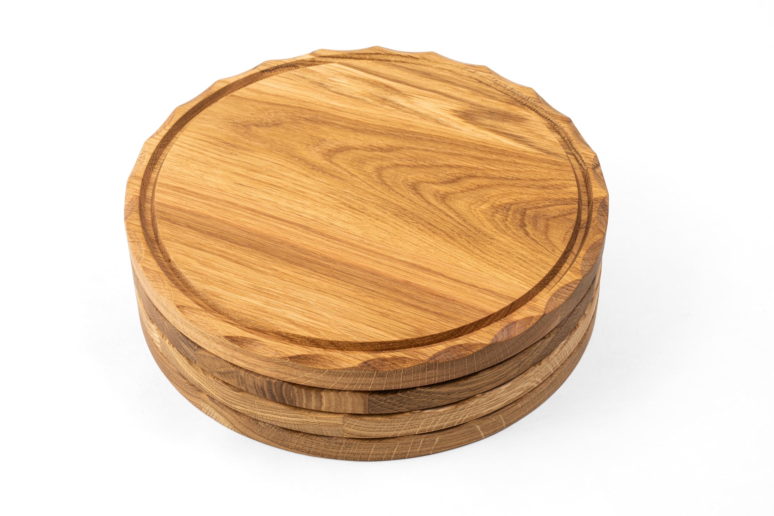 Arbor Lot de 4 assiettes en bois de chêne massif Ø 30 cm – Planches à découper et de service rondes avec bord à facettes et rainure à jus – Assiette en bois véritable de 2 cm d'épaisseur, huilée