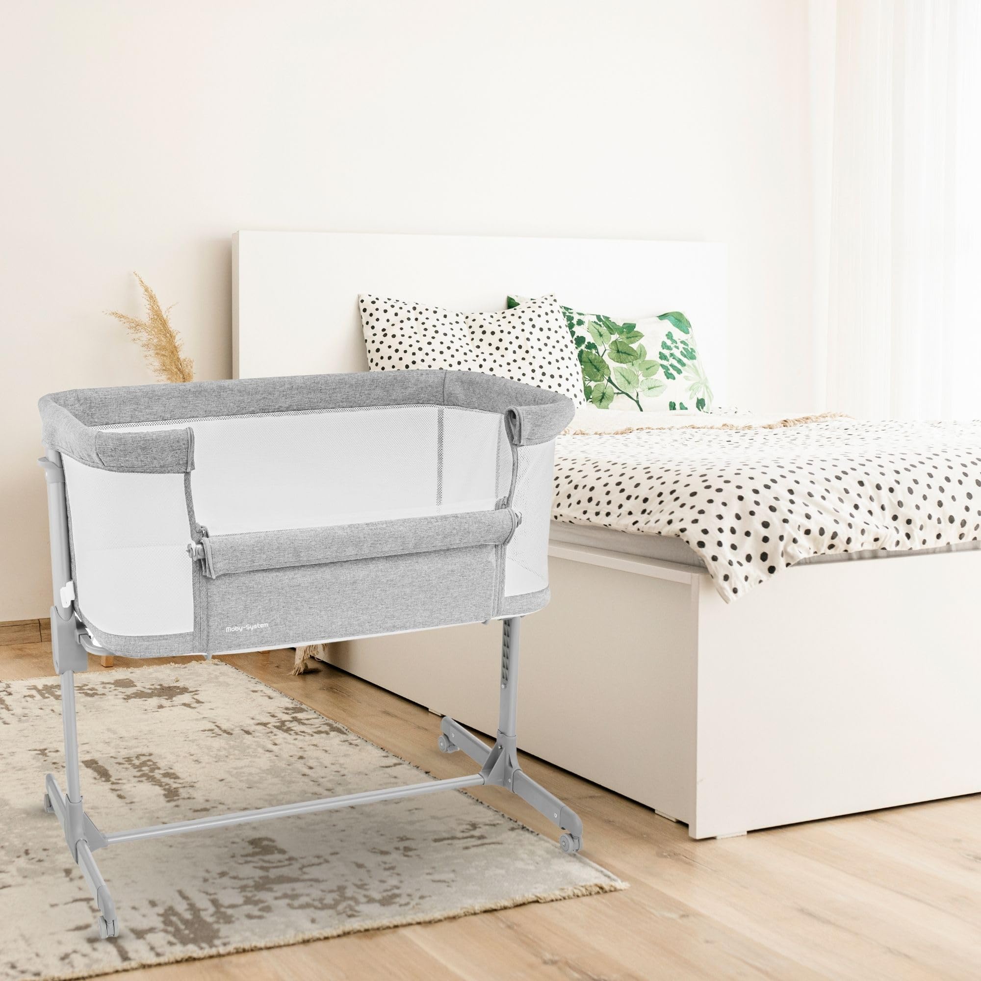 Moby-System LUNA Lettino 3 in 1 Grigio per Bambini Fino a 9 kg, Regolabile in Altezza su 7 Livelli, con 4 Ruote per Facilità di Trasporto e Parete Laterale Rimovibile