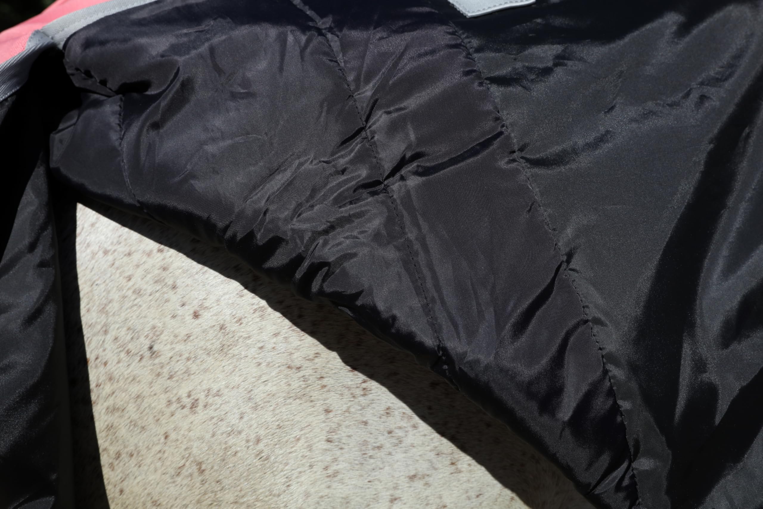 LEAFOREST Coperta da cavallo, 1200D, resistente, 200 g/m², impermeabile, traspirante, facile da pulire, per cavalli, coperta invernale, colore grigio rosa, 135 cm