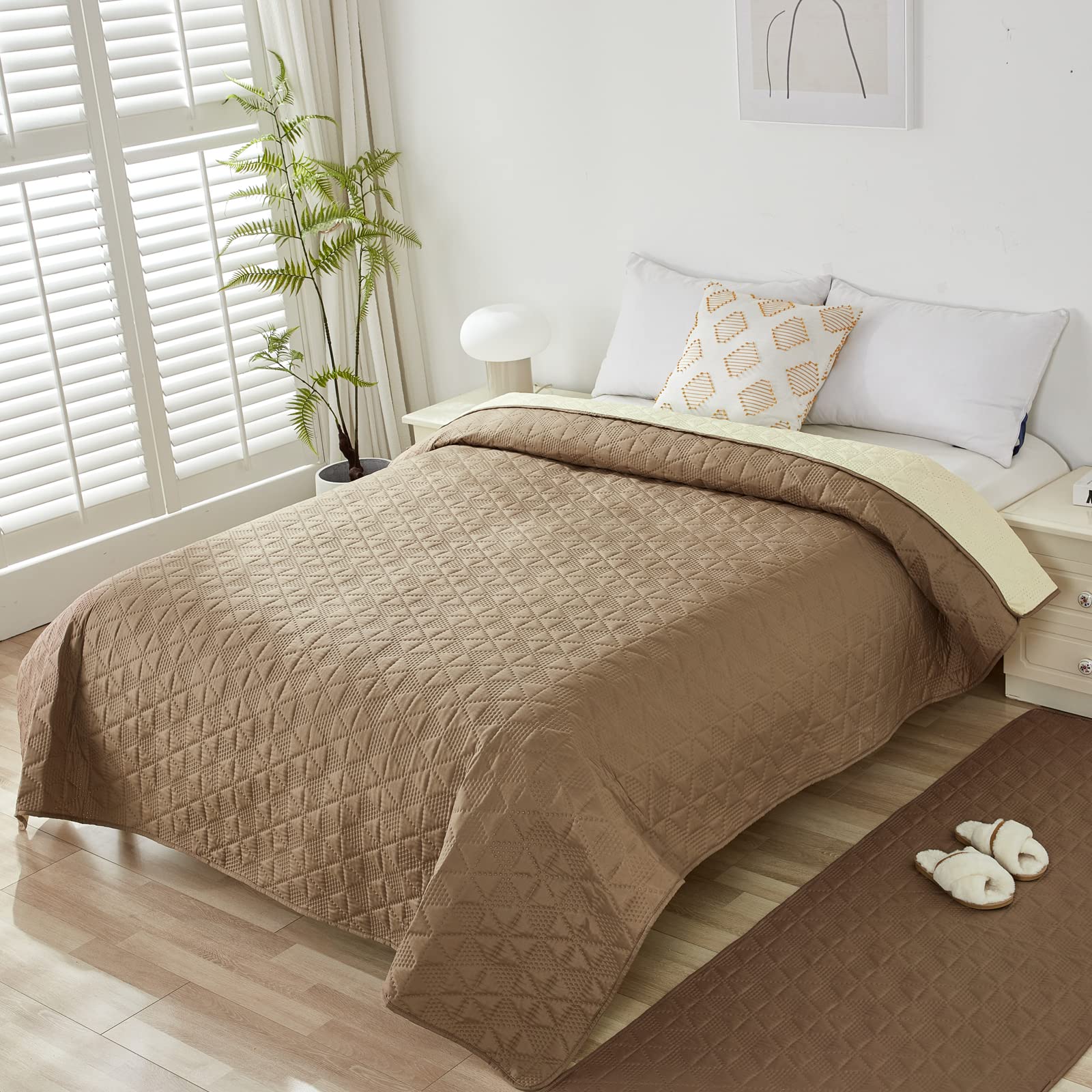 Taiyang Copridivano per Cani impermeabile, Coperta impermeabile per cani, protezione per mobili per bambini, bambini, cane, gatto, Con fondo in gomma antiscivolo (Marrone Metallico, 132-208 cm)