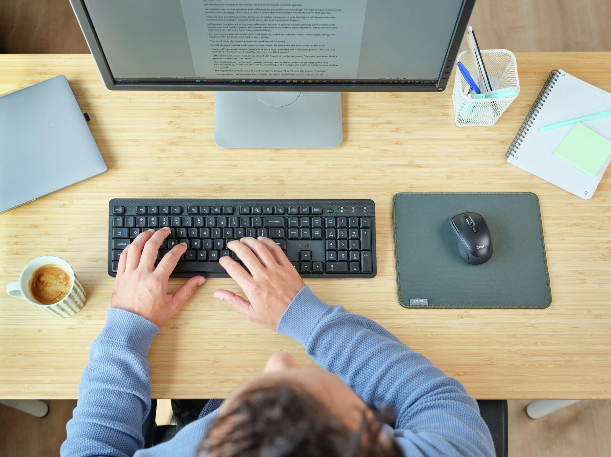 Trust Ody II klawiatura i mysz bezprzewodowa QWERTY US, czarna | ciche przyciski i klawisze, myszka oburęczna, klawiatura odporna na zalania, zestaw biurowy