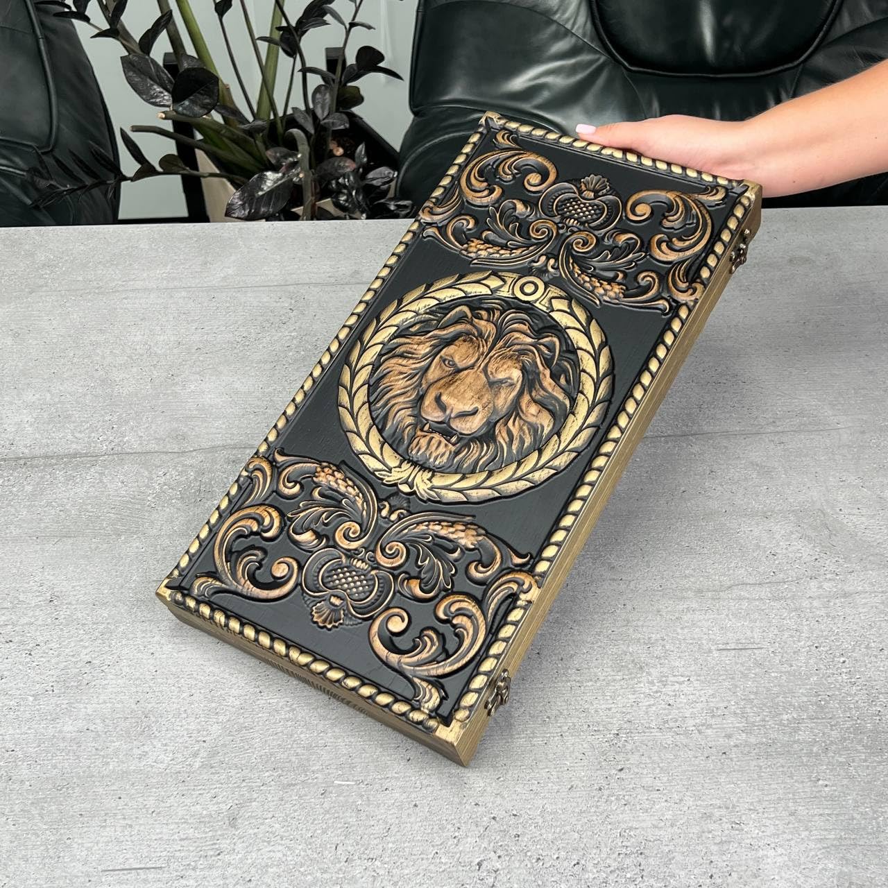 Tablero de backgammon hecho a mano, diseño de león, madera de arce, piedras de resina, juego de 18 pulgadas con grabado para regalo