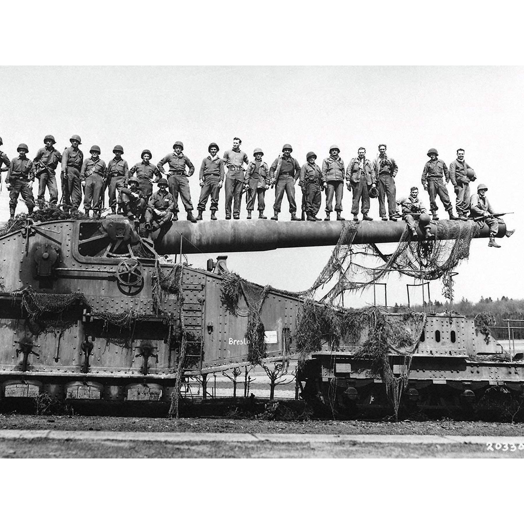 War WWII USA Soldierss German Rail Artillery 1945 Photo Premium Wall Art Canvas Print 18X24 Inch