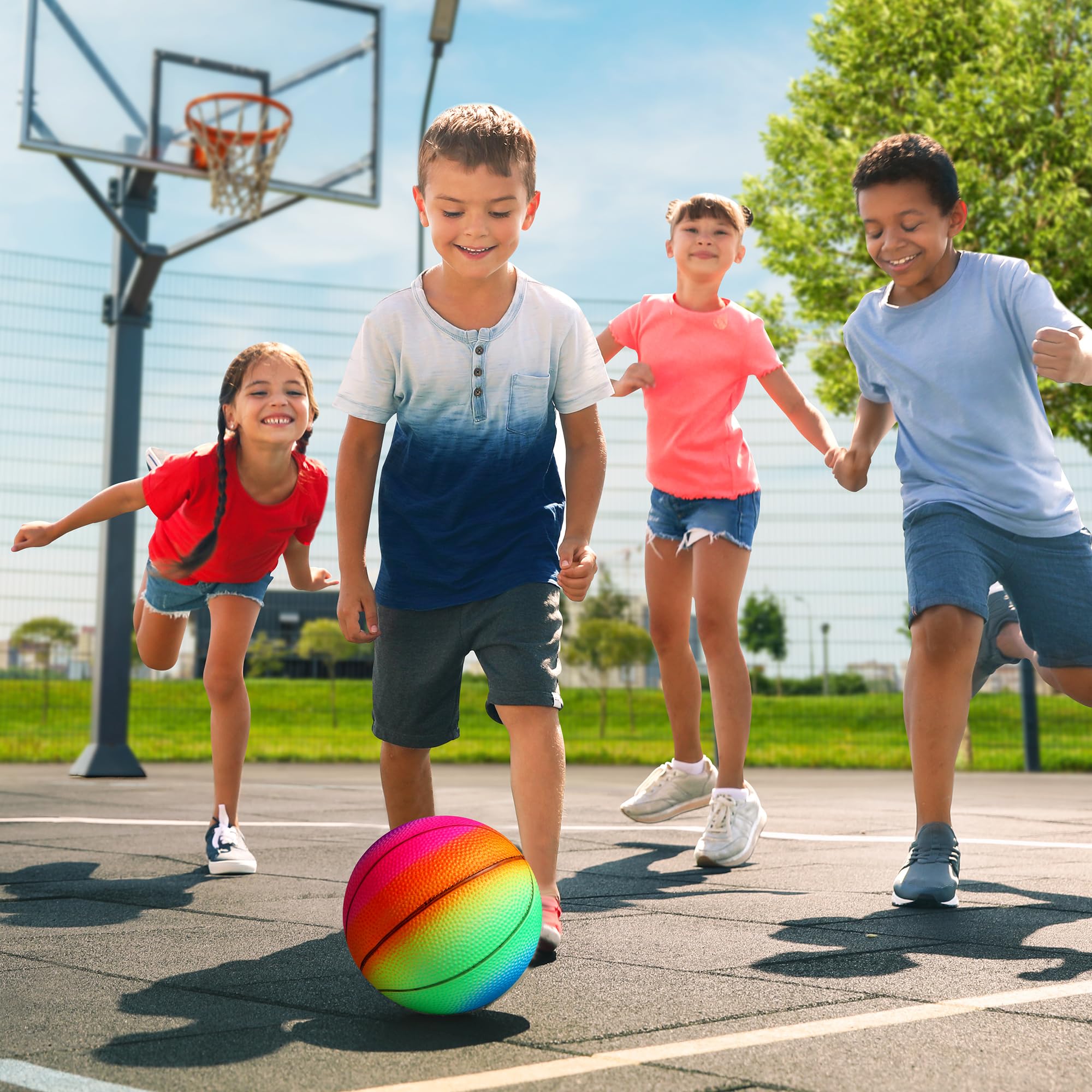 Pelotas deportivas pequeñas para niños pequeños, paquete de 6, 2 de cada una de 5 pulgadas, fútbol, baloncesto, fútbol para patio de juegos, pelotas inflables multideporte con 1 bomba para 7