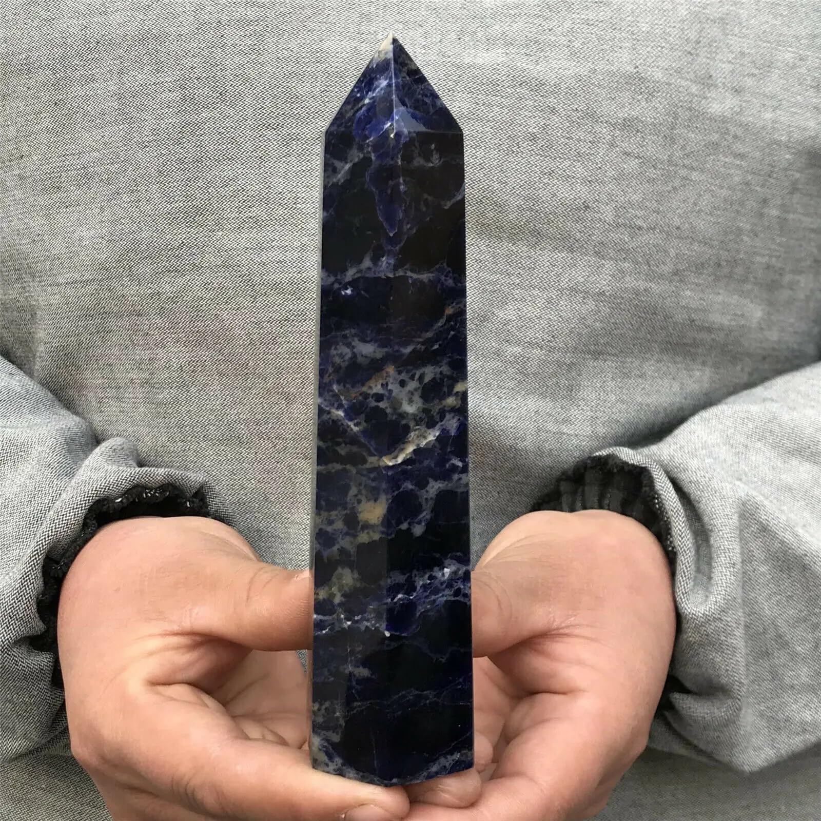Kristallornamente Natürlicher Kristall-Punkt-Sodalith-Stein, heilender Obelisk, blauer Quarz-Zauberstab, Ornament for Heimdekoration, Reiki-Energiestein Wunderschöner Kristall(90-150g)