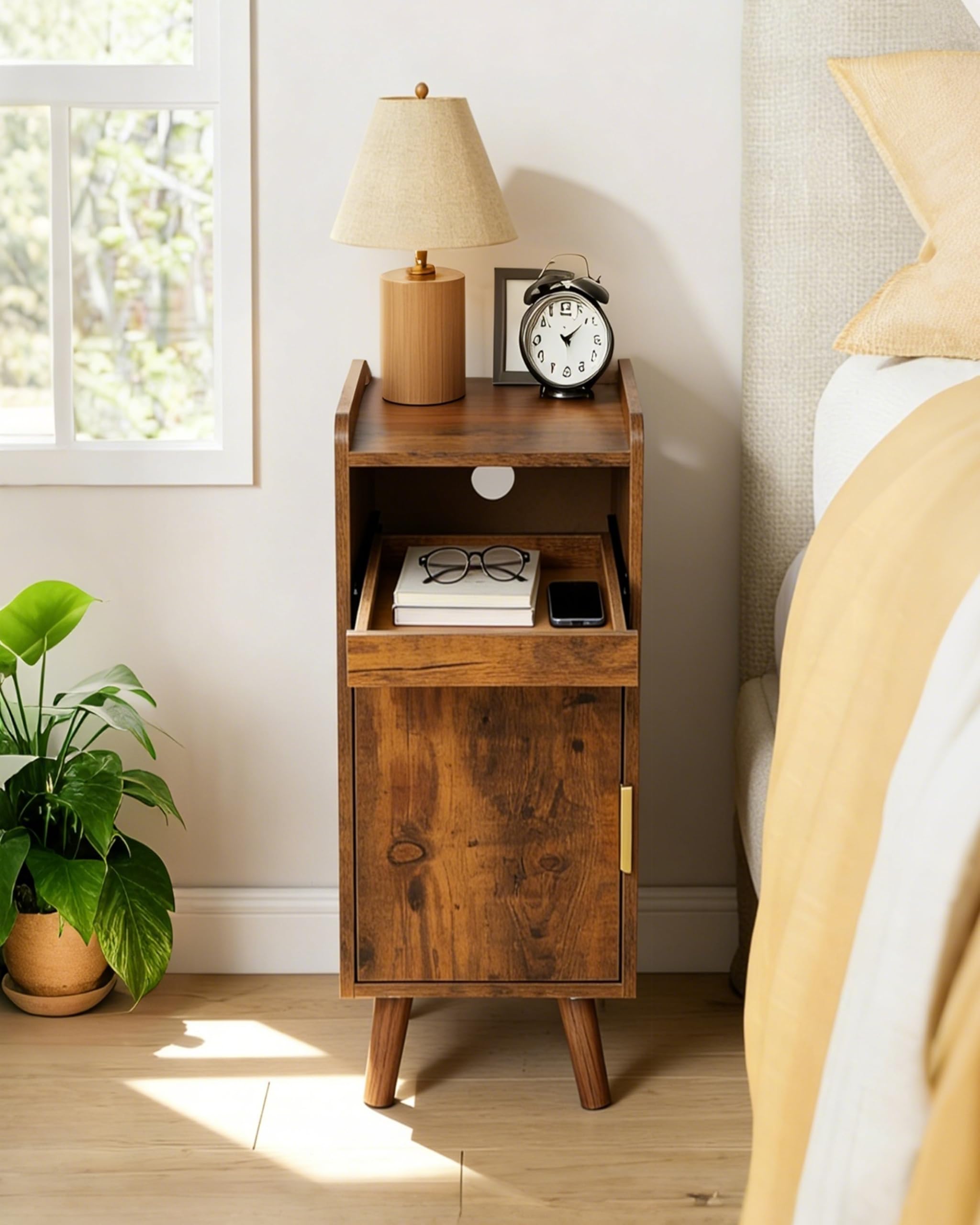 Comodino marrone, set da 2 pezzi, con vassoio estraibile e porta, comodino con manico in metallo, gambe in legno massiccio, comodini con scomparto aperto, comodino per camera da letto