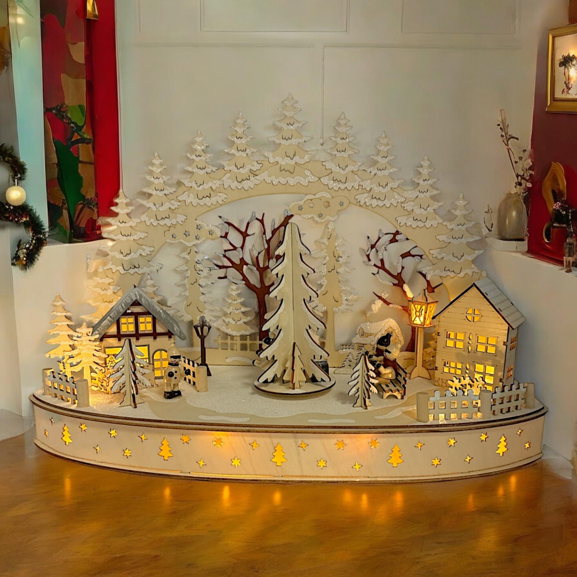 Wichtelstube-Kollektion LED Schwibbogen Weihnachtsdorf mit drehenden Baum, Schwippbogen Weihnachten mit Bewegung, Lichterbogen Echtholz batteriebetrieben mit integegreirten Timer