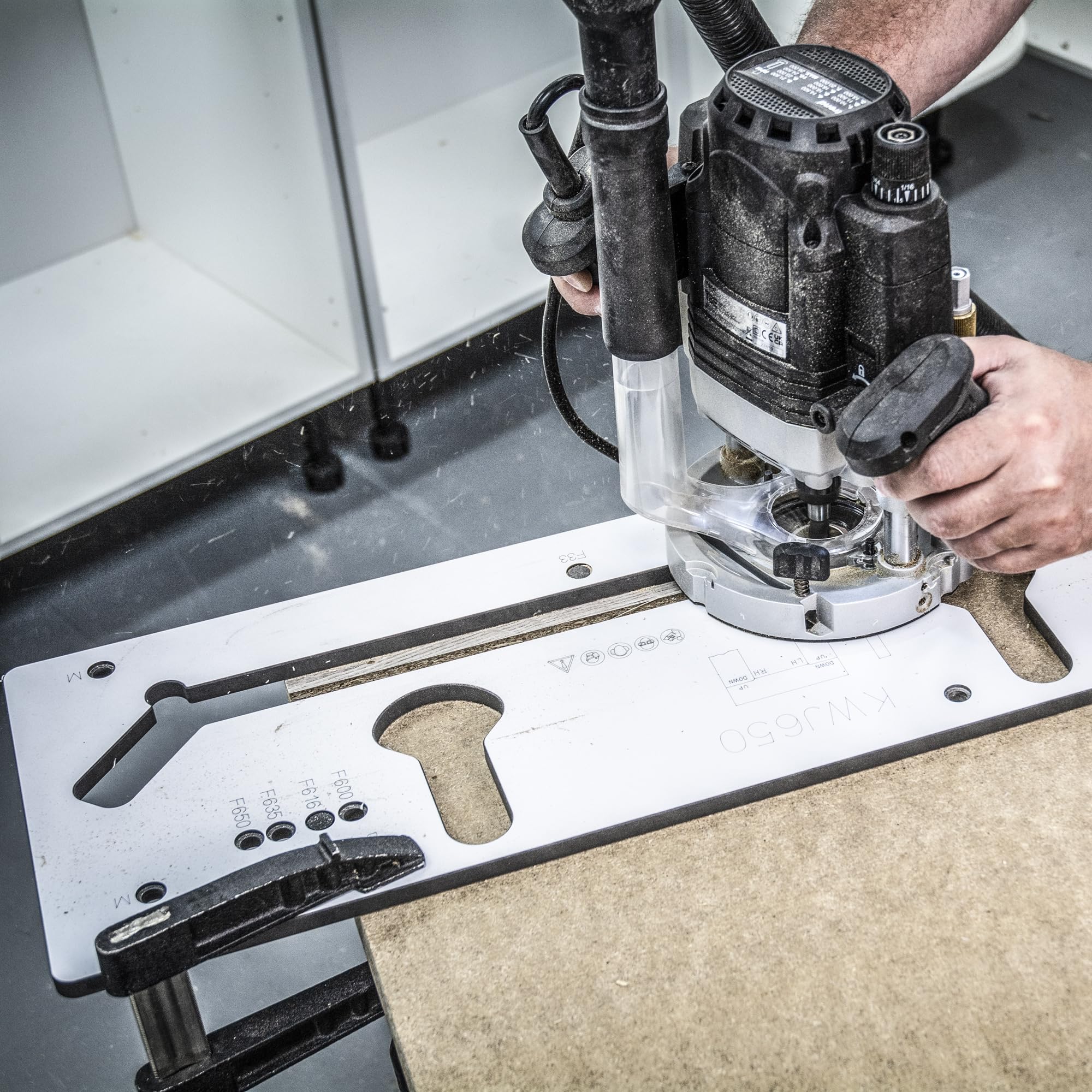 Trend Plantilla per Piani di Lavoro da Cucina con Taglio Peninsulare, per Piani Fino a 650mm, KWJ650