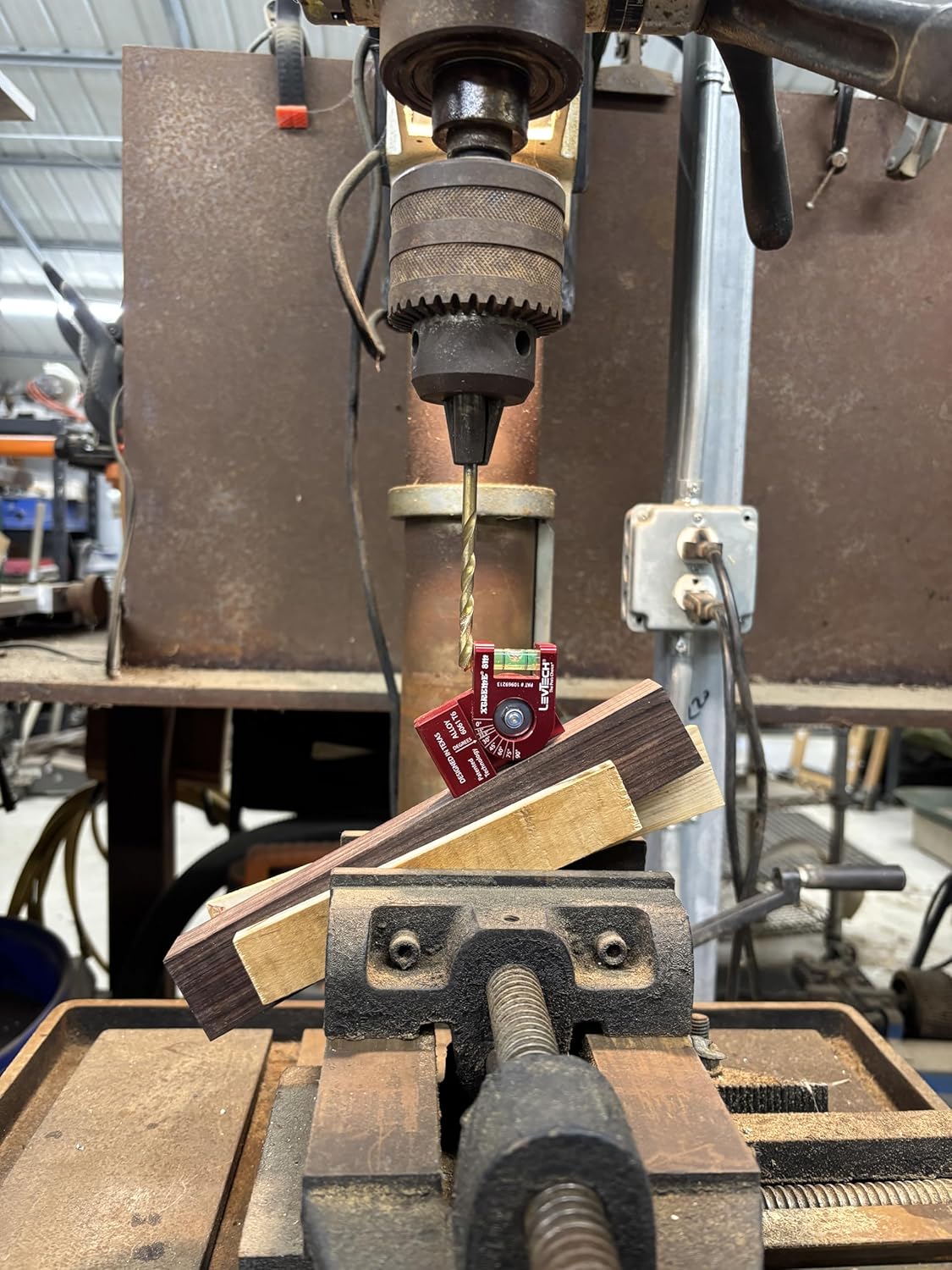 LEVTECH®, The PRO’s CHOICE®, XTREME® 8 Magnetic Torpedo Level | KWIK KLIK® to 8 Angles (0°,15°,22.5°,30°,45°,60°,75°,90°) | 6 Rare Earth V-Groove Magnets | Replaceable Vial |Only 2.5"x1.25x0.75"@3.5oz