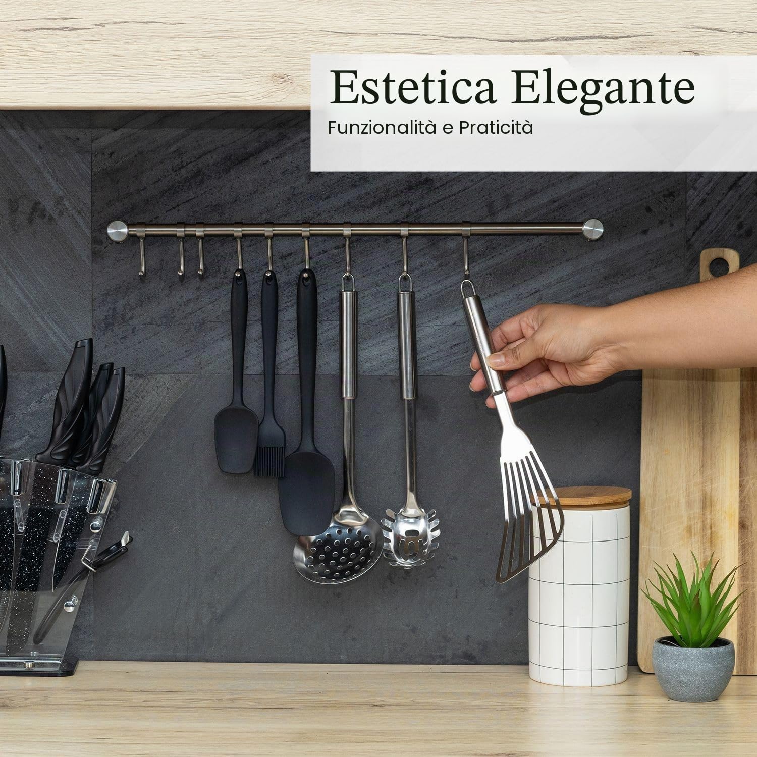 Intirilife Appendiabiti per la Cucina in Acciaio Inox con 6 Ganci mobili da forare - 35.8 x 3.4 x 2.2 cm - ringhiera Cucina Gancio Porta Utensili Cucina Asta Porta Bicchieri da Parete