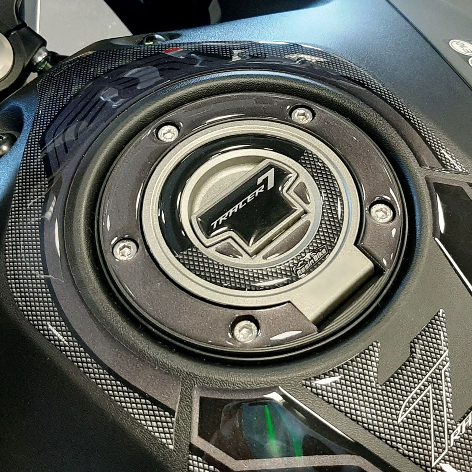 Resin Bike Motorstickerset, compatibel met Yamaha Tracer 7 2021-2023. Motorbescherming, complete tank Tegen Stoten en Krassen. Harssticker met 3D- effect, gemaakt in Italië