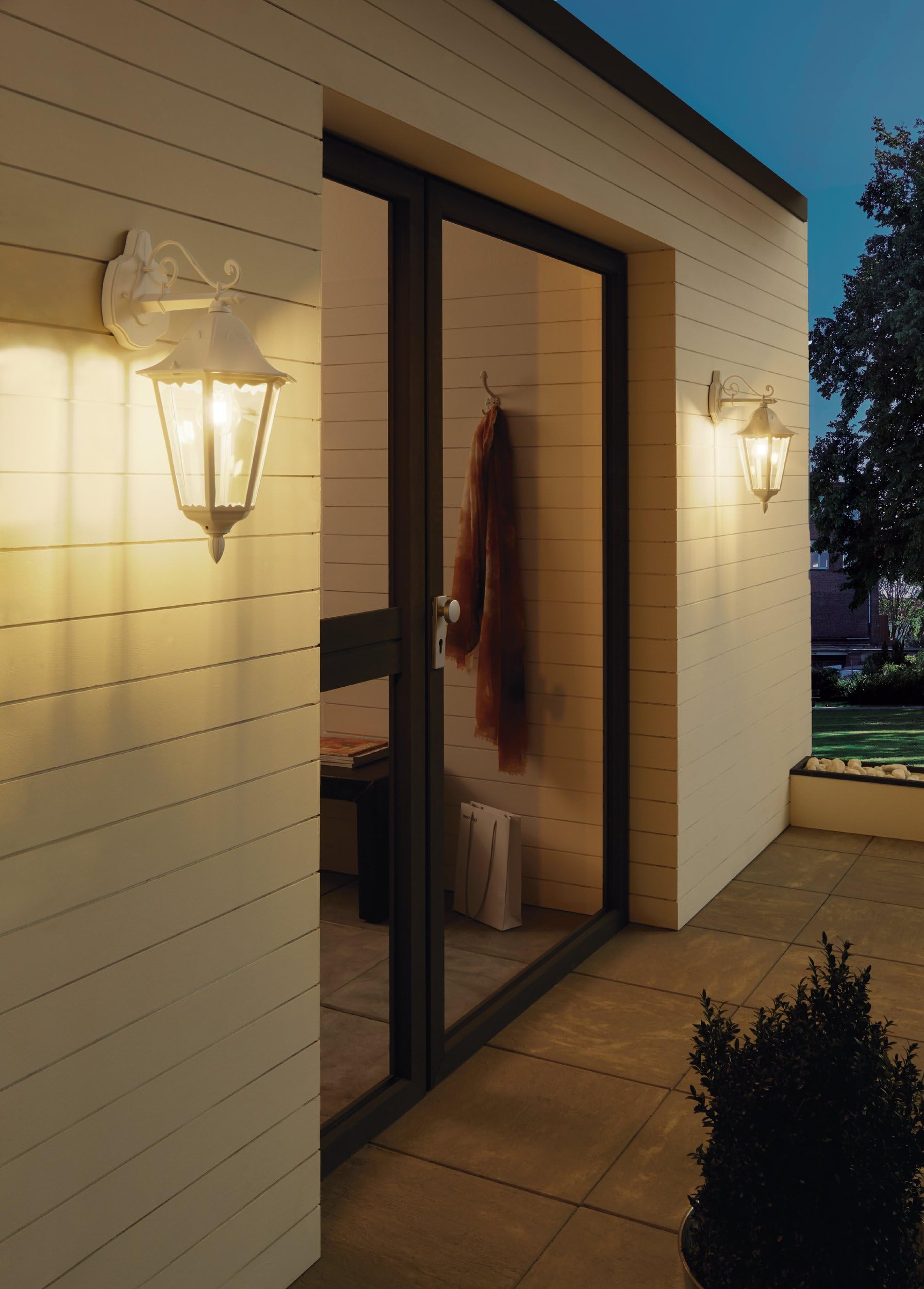 Eglo Lampada da parete esterna Navedo, lampada da esterno a 1 | fiamma, applique in alluminio pressofuso e vetro, colore bianco, portalampada E27, IP44