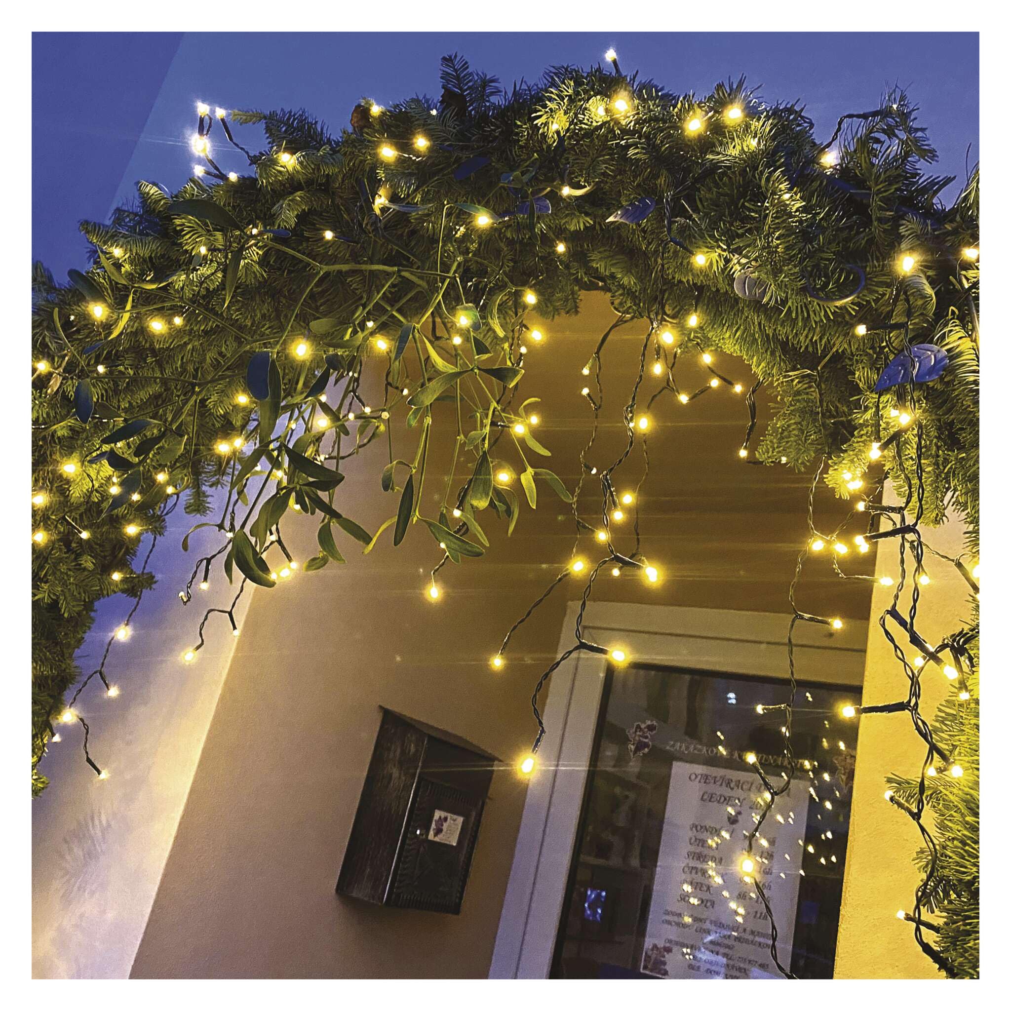EMOS LED-Eisregen Lichterkette, 10m Weihnachtslichterkette + 5m Zuleitung, 600 LEDs, 8 Lichtmodi, Netzteil, IP44 für Innen und Außen, Warmweiß