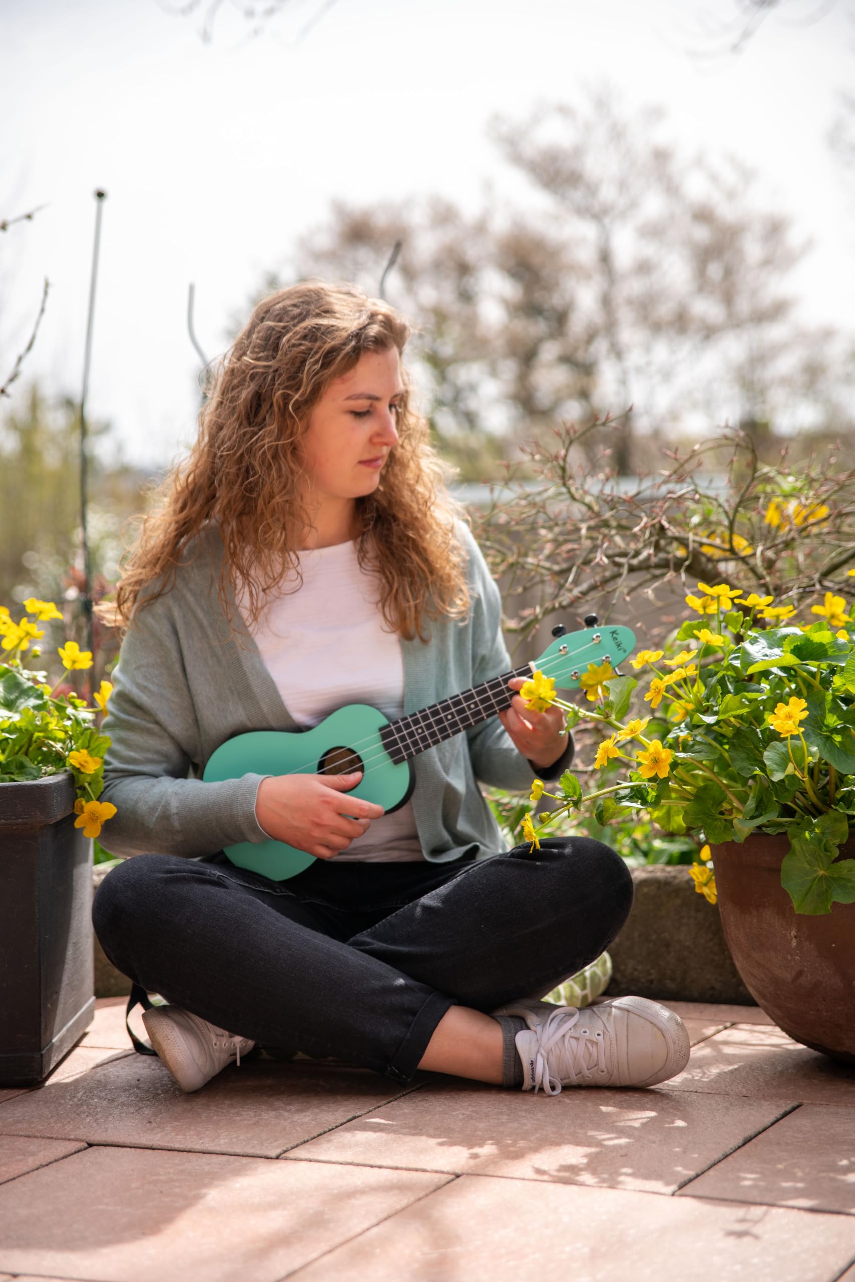 Ortega Guitars Akustyczne Ukulele Sopranowe – Seria Keiki K2 – w Zestawie z Akcesoriami – Agathis/ABS, Kolor Miętowy (K2-CBM)