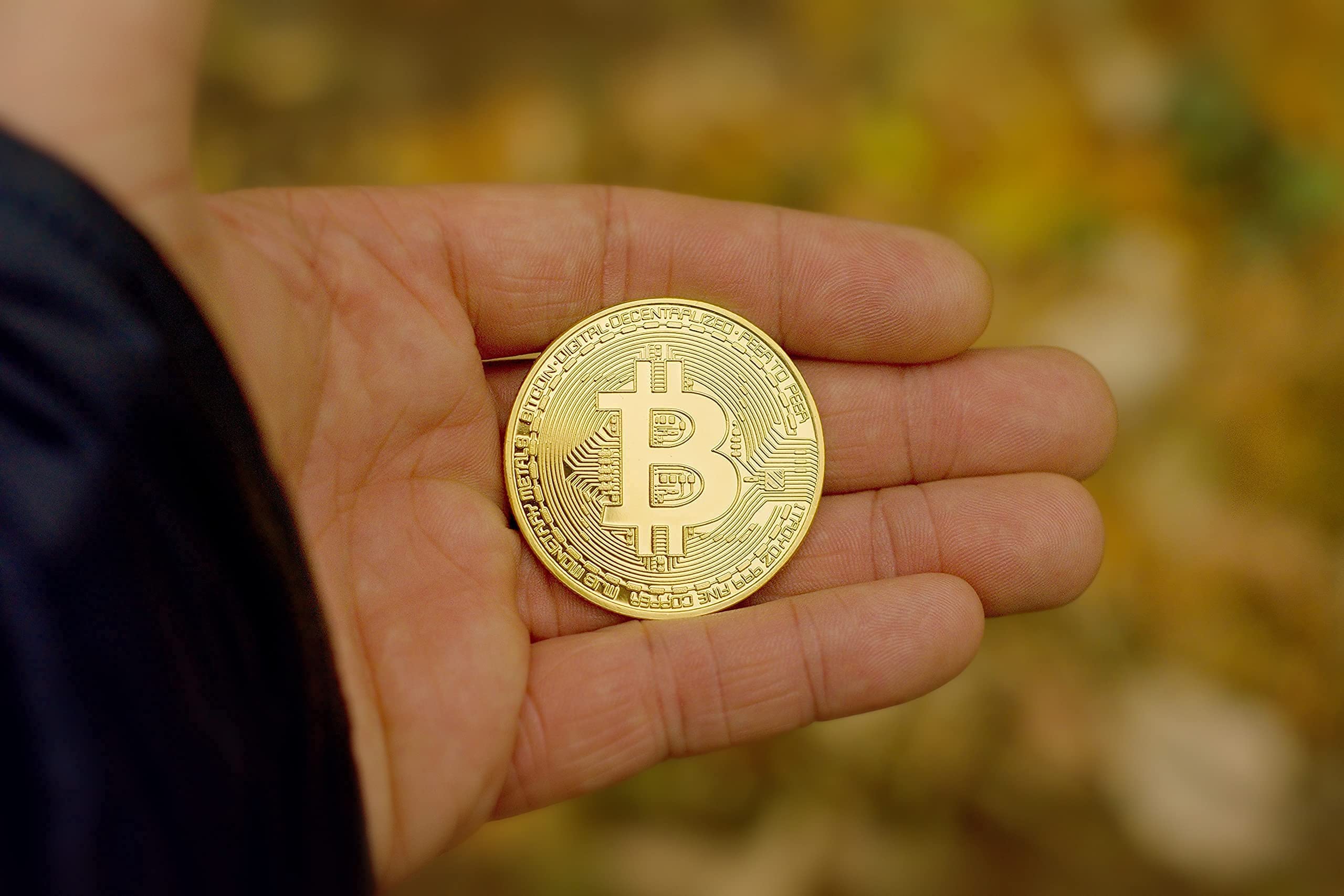 Bitcoin Moneda Física Bañada En Oro De 24k, Incluye Protector Acrilico Redondo