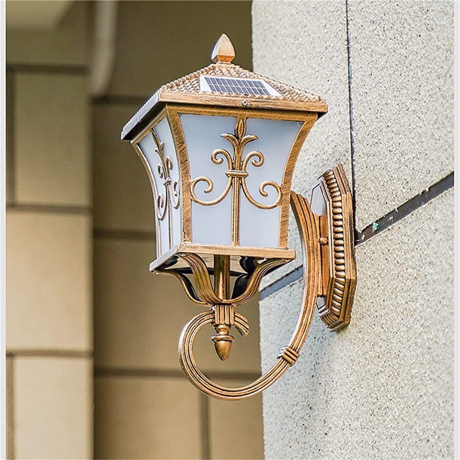 Zewnętrzna latarnia słoneczna, wodoodporna odlewana aluminiowa lampa ścienna z satynowym akrylowym kloszem, czujnikiem zmierzchu na patio, werandę i ogród