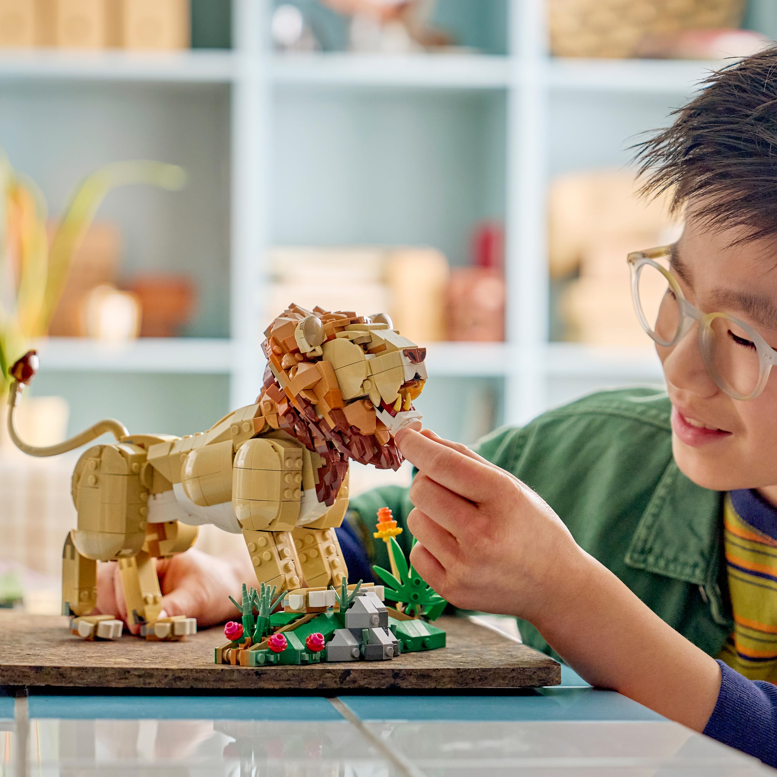 LEGO Creator 3-in-1-Set Wilde Tiere: Majestätischer Löwe - Bauset für Kinder ab 9 Jahren - Löwe, Löwin oder 2 Löwenjunge zum Bauen, Spielen und Ausstellen - Geschenk - 31386