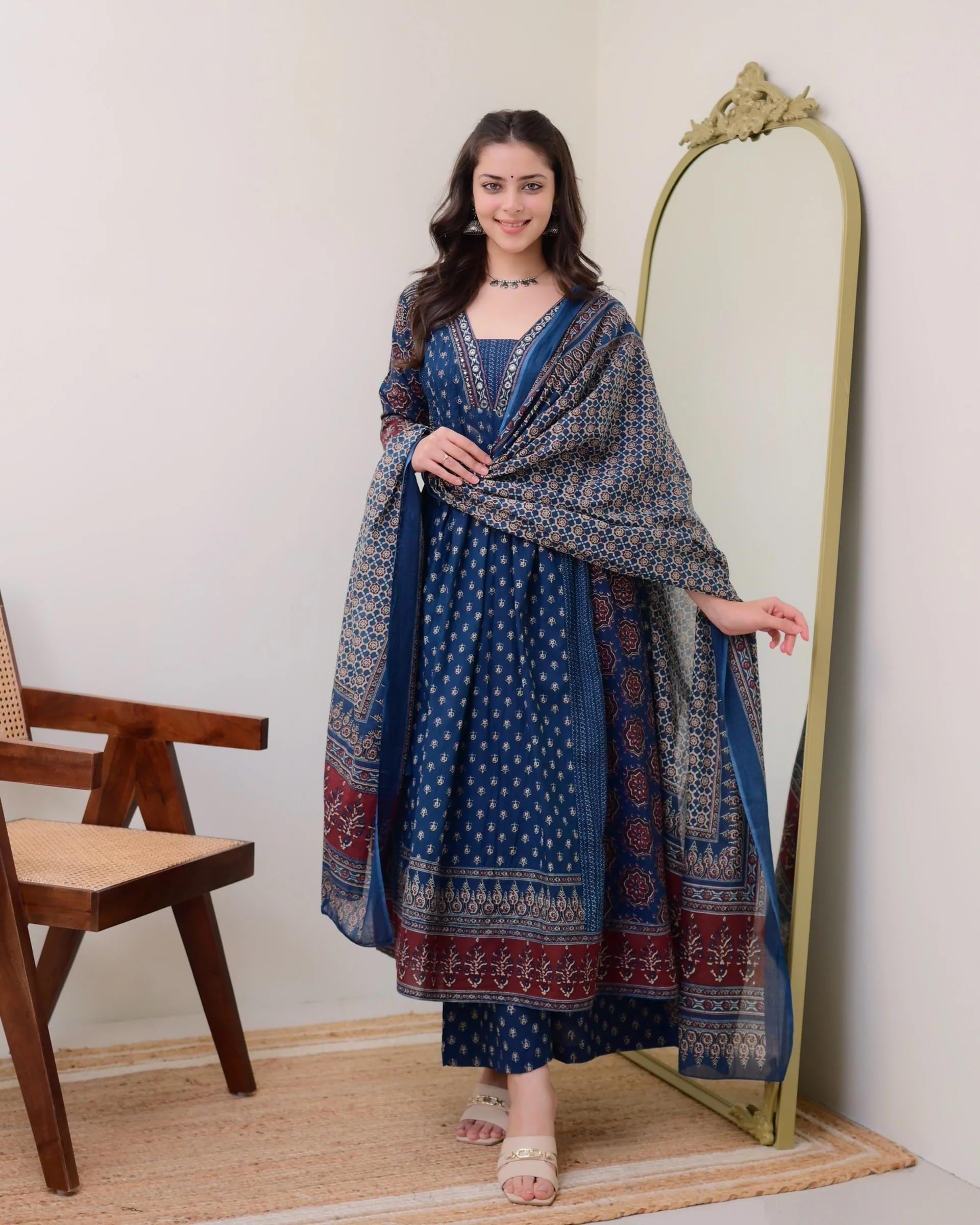 Damen Anarkali Anzug mit Dupatta Indischer Stil Ethno Lang Ausgestellt Party Wear Kleid