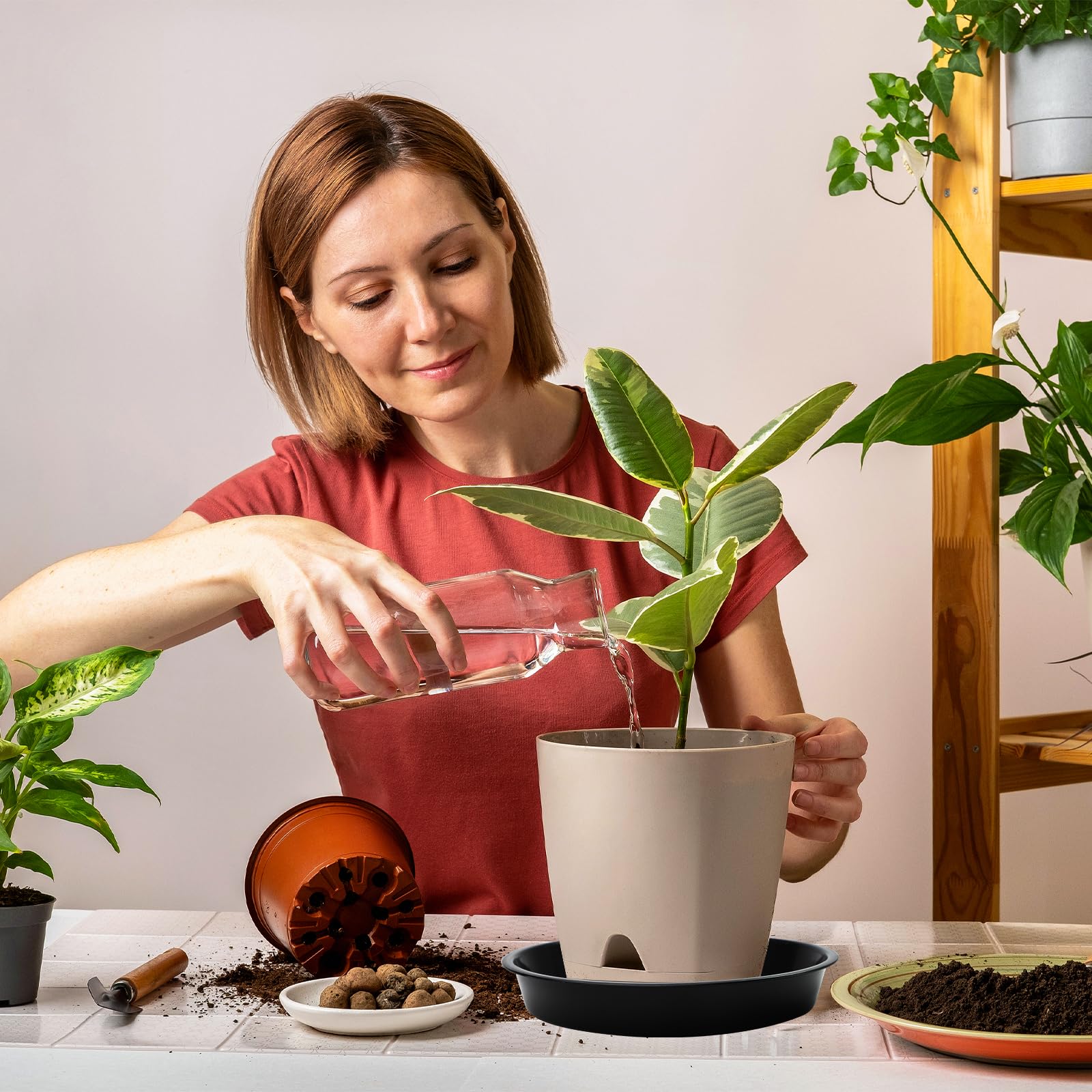 6 Stück Blumentopf Untersetzer Rund mit 10 Etikett, Kunststoff Blumenuntersetzer Pflanzen Untersetzer für Blumentöpfe Innen- und Außenpflanzen, Schwarz - Ø 34cm
