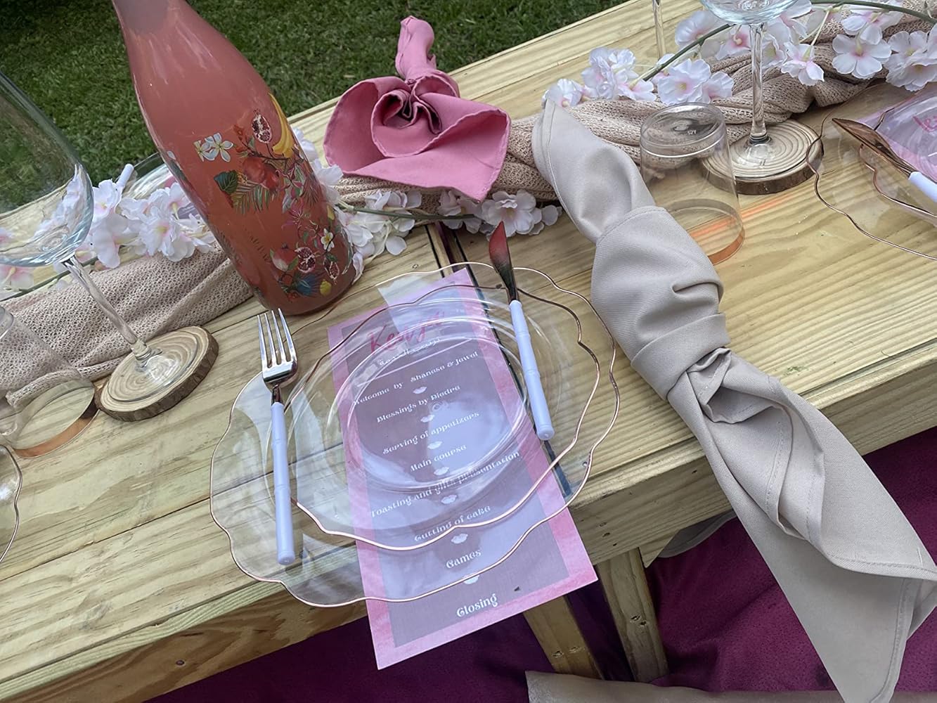 Impress Guests Easily with Elegant Baroque Disposable Dinnerware