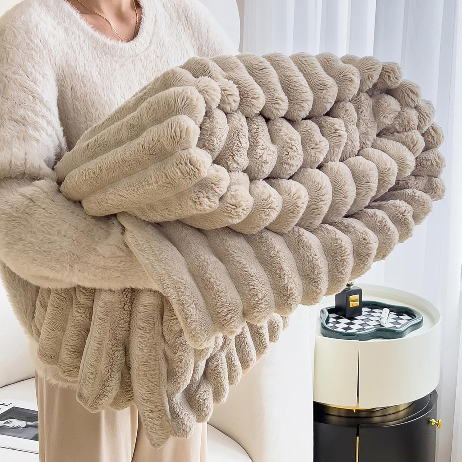 Throw Fleece Blanket for Couch – Super Soft Cozy Throw Blankets for Women,3D Striped Lightweight Blanket for Girls,All Seasons Flannel Blanket，Bed Home Decor，44×60 Inches