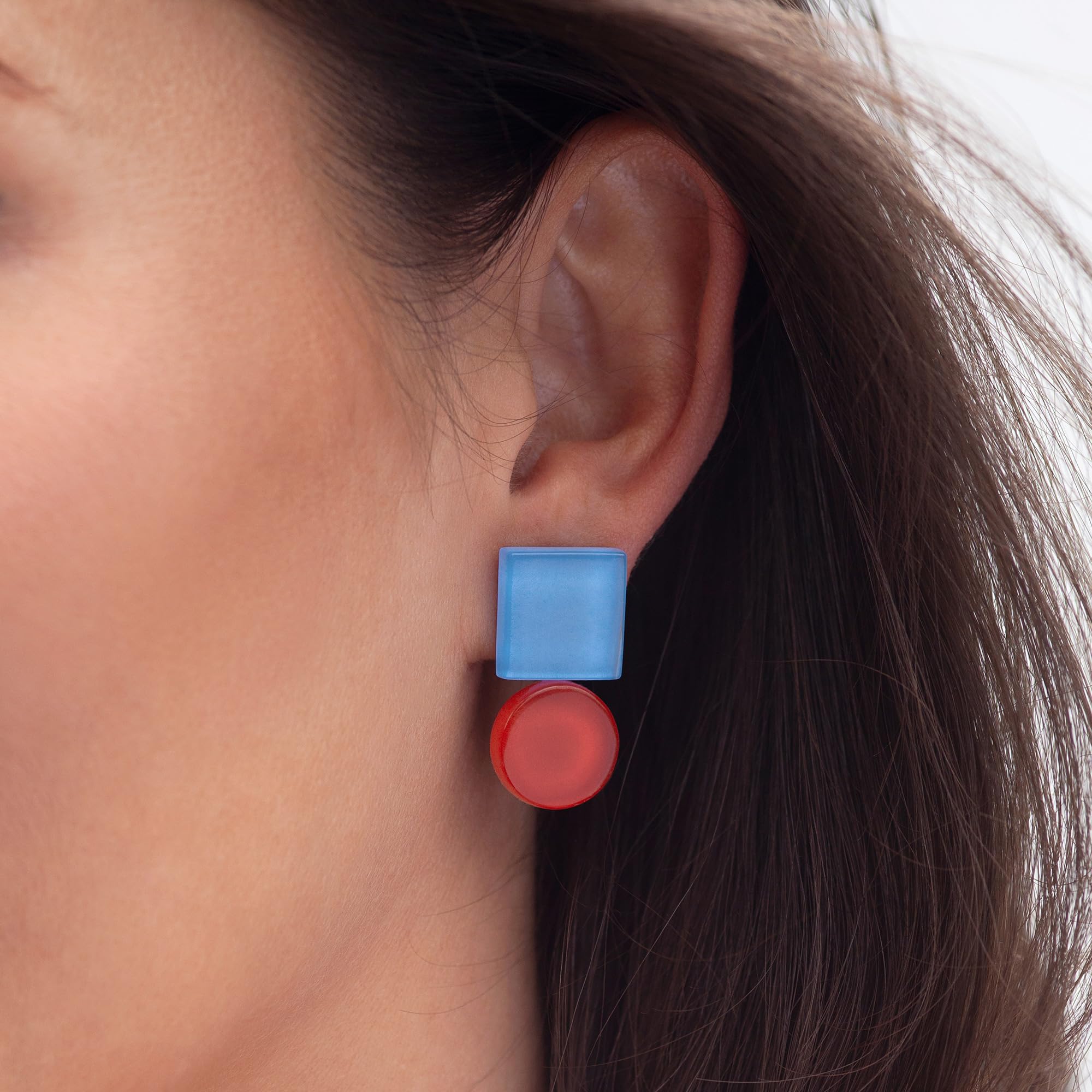 Geometrische Statement Ohrringe Damen • Bauhaus Design Ohrstecker in 16 Farbvarianten • Nachhaltiger Schmuck aus Glas • hypoallergen & handgemacht • 30x15x4mm