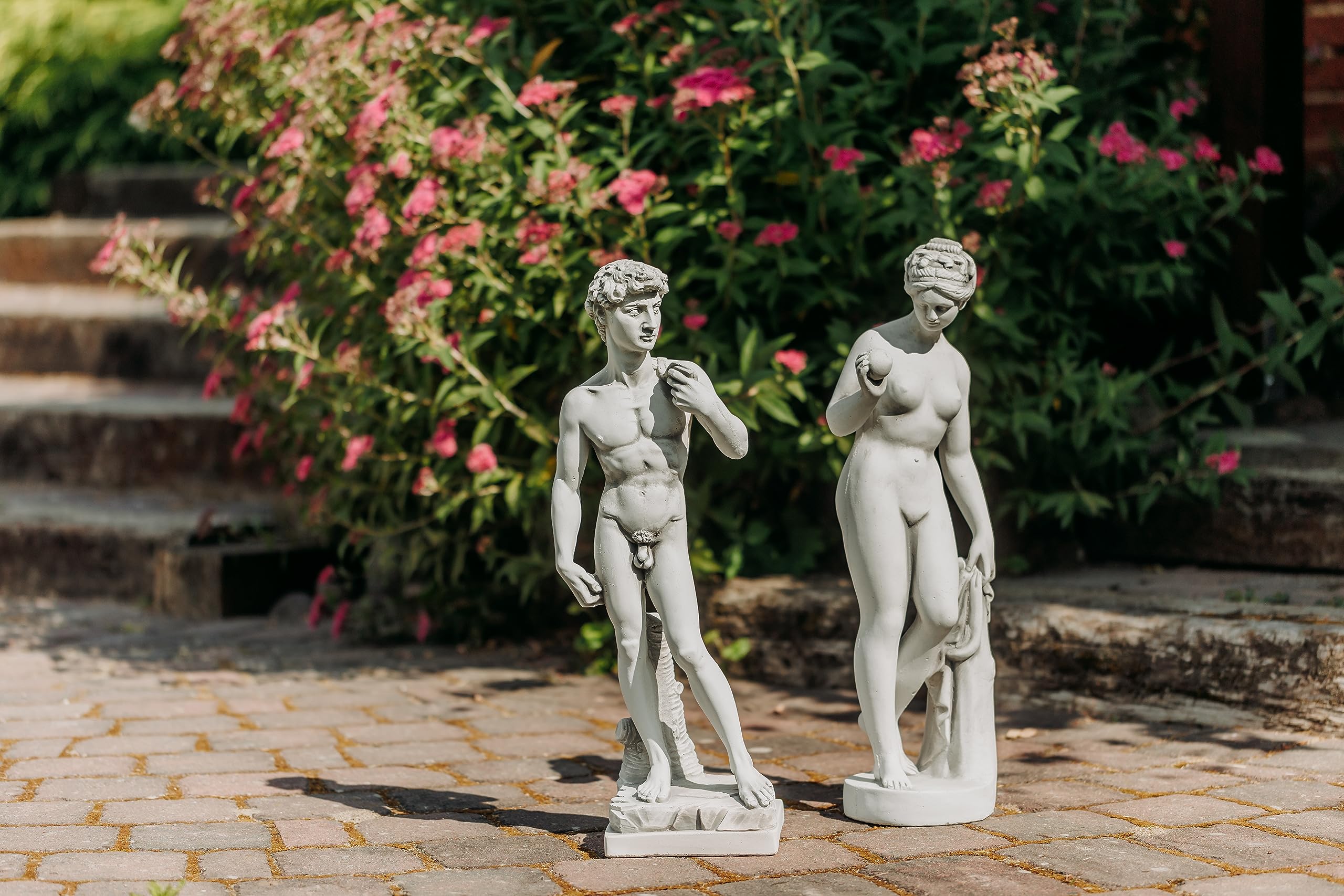 gartendekoparadies.de Statue der Venus mit Apfel, Steinfigur aus Steinguss, Weißbeton, Grau, Frostsicher für Außenbereich, H. 59 cm, 9 kg
