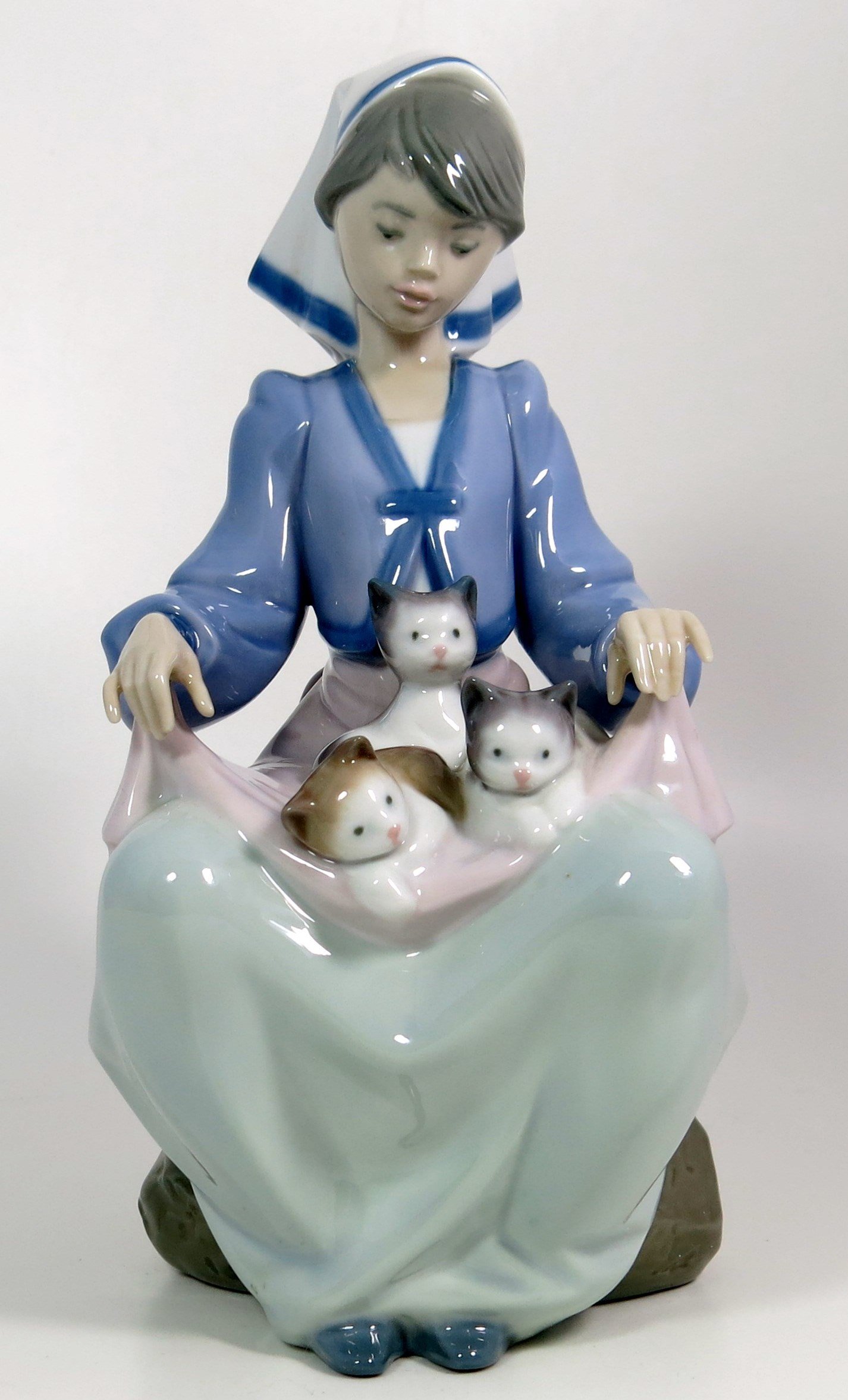Amazon.com: Lladro # 5739 Lap Full of Love : Home & Kitchen