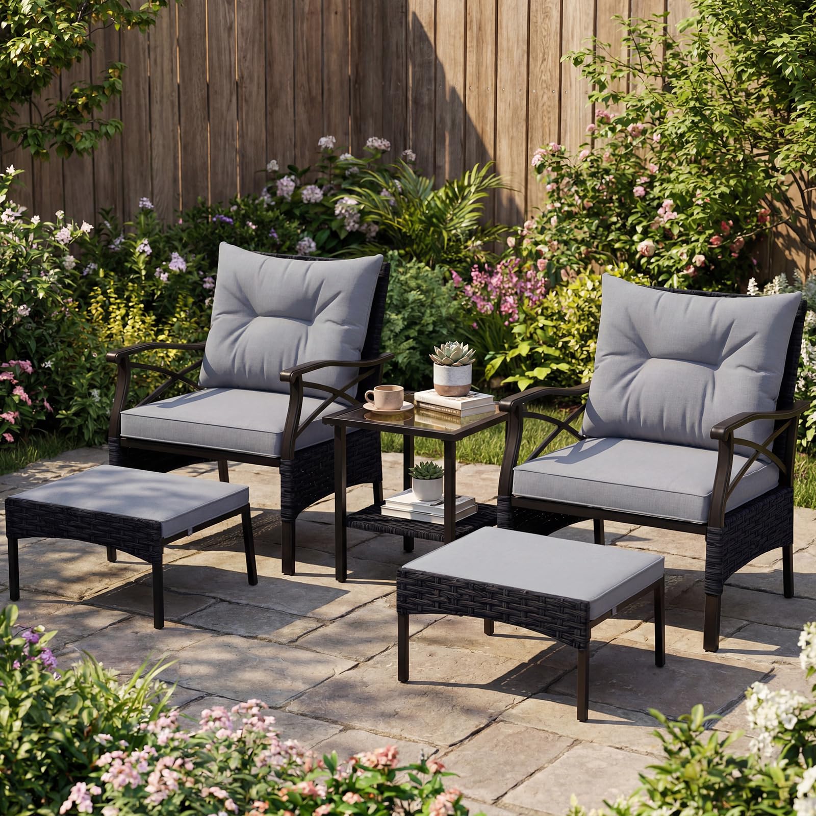 LIFEZEAL Salón de jardín exterior de ratán PE, juego de jardín exterior, 5 piezas, 2 sillones con cojines y 2 reposapiés, mesa de cristal con un estante, sillones, para terraza y patio (gris)