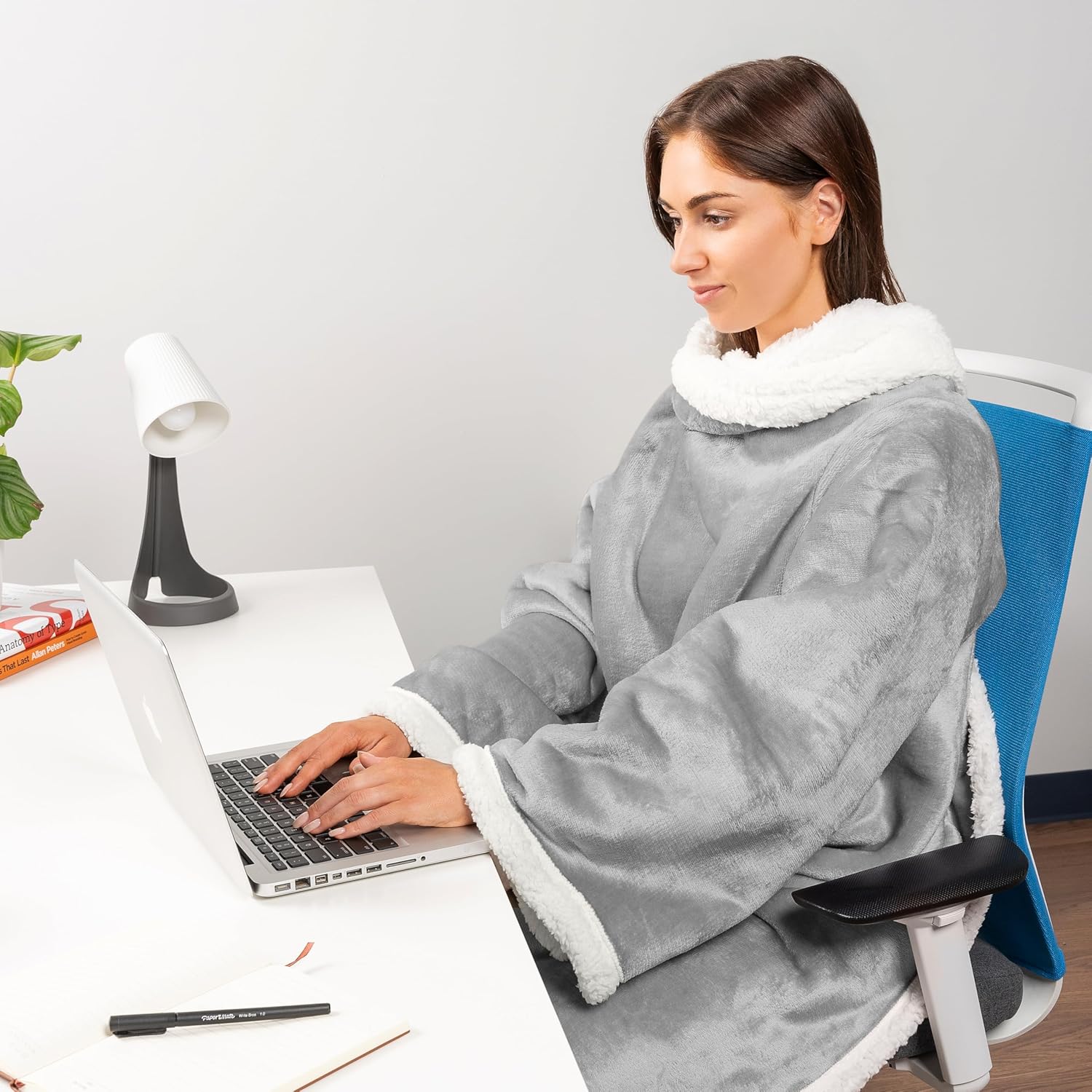 PAVILIA Sherpa Wearable Blanket with Sleeves and Pocket, Plush Thick Cozy Body Blanket Wrap for Adult Women Men, Christmas Gift for Wife Mom, Light Grey - Image 5