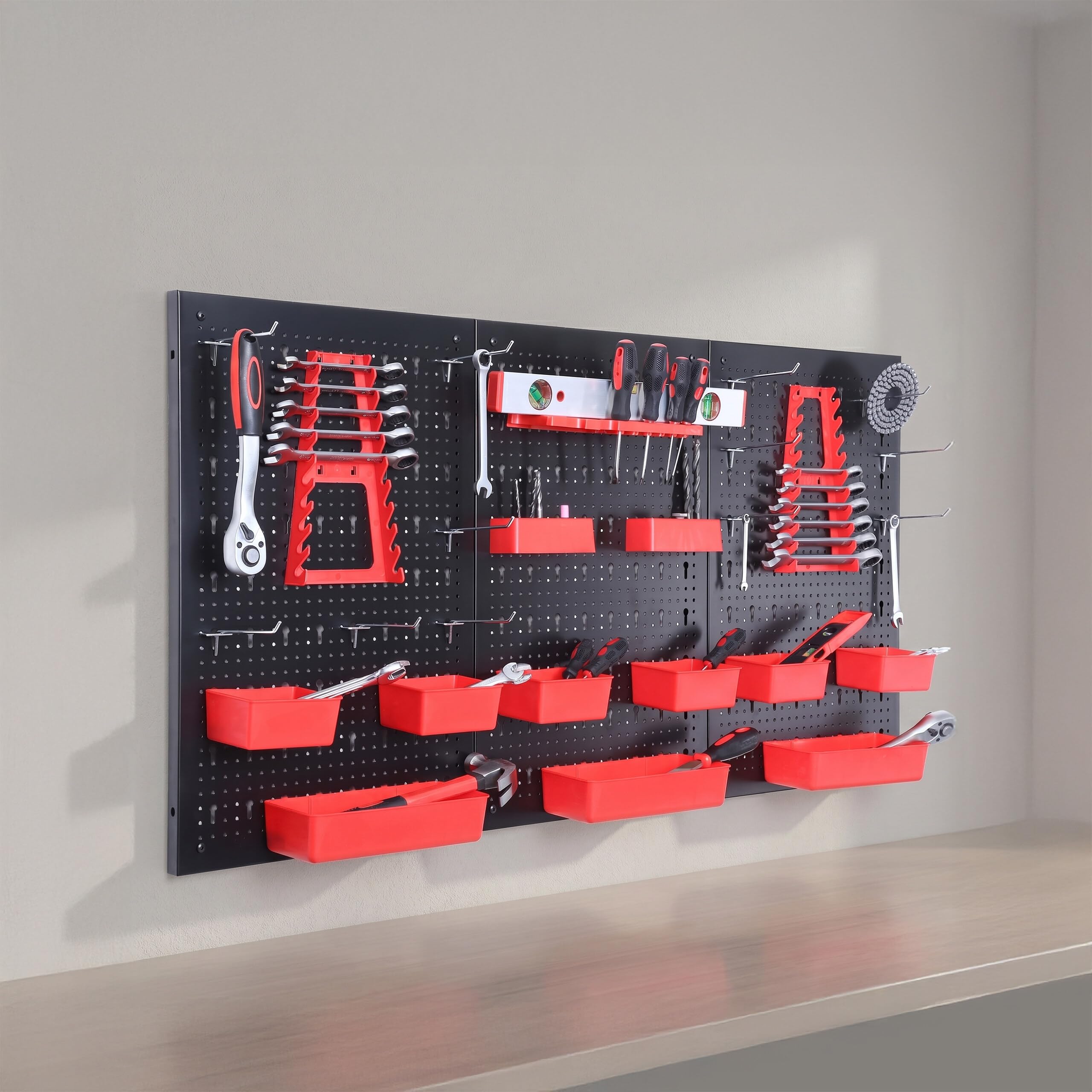 Relaxdays Panel para Herramientas, 3 Paneles Perforados, 26 Accesorios, Al x An: 60 x 40 cm, Metal, Taller, Negro/Rojo