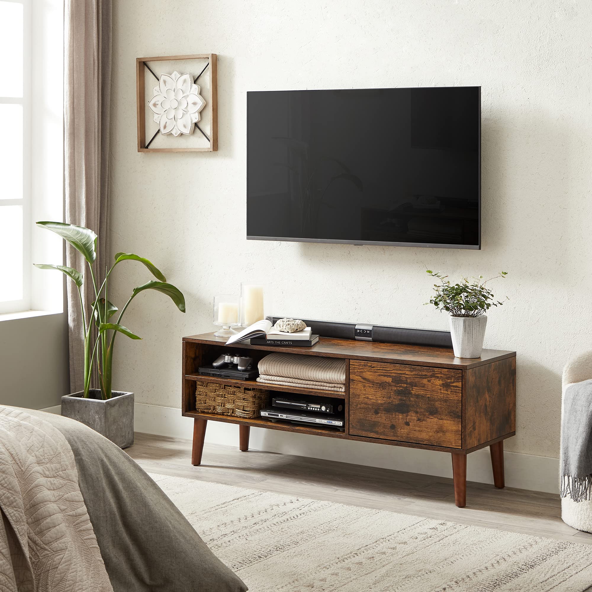 VASAGLE Mueble de TV, Mesa de TV, para televisores de hasta 55 Pulgadas, Largo de 120 cm, Centro de Entretenimiento, de Mediados de Siglo para Salón, Dormitorio, Marrón Rústico LTV120T01