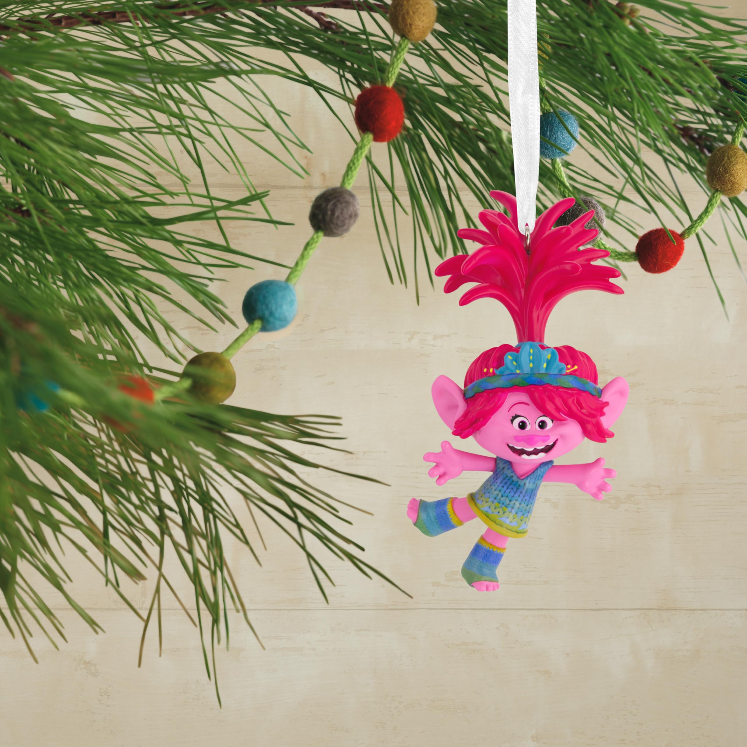Hallmark Poppy Hanging Christmas Ornament, Trolls, Resin Tree Decoration, Pink, 8.3cm by 5.1cm by 3.8cm - Image 4