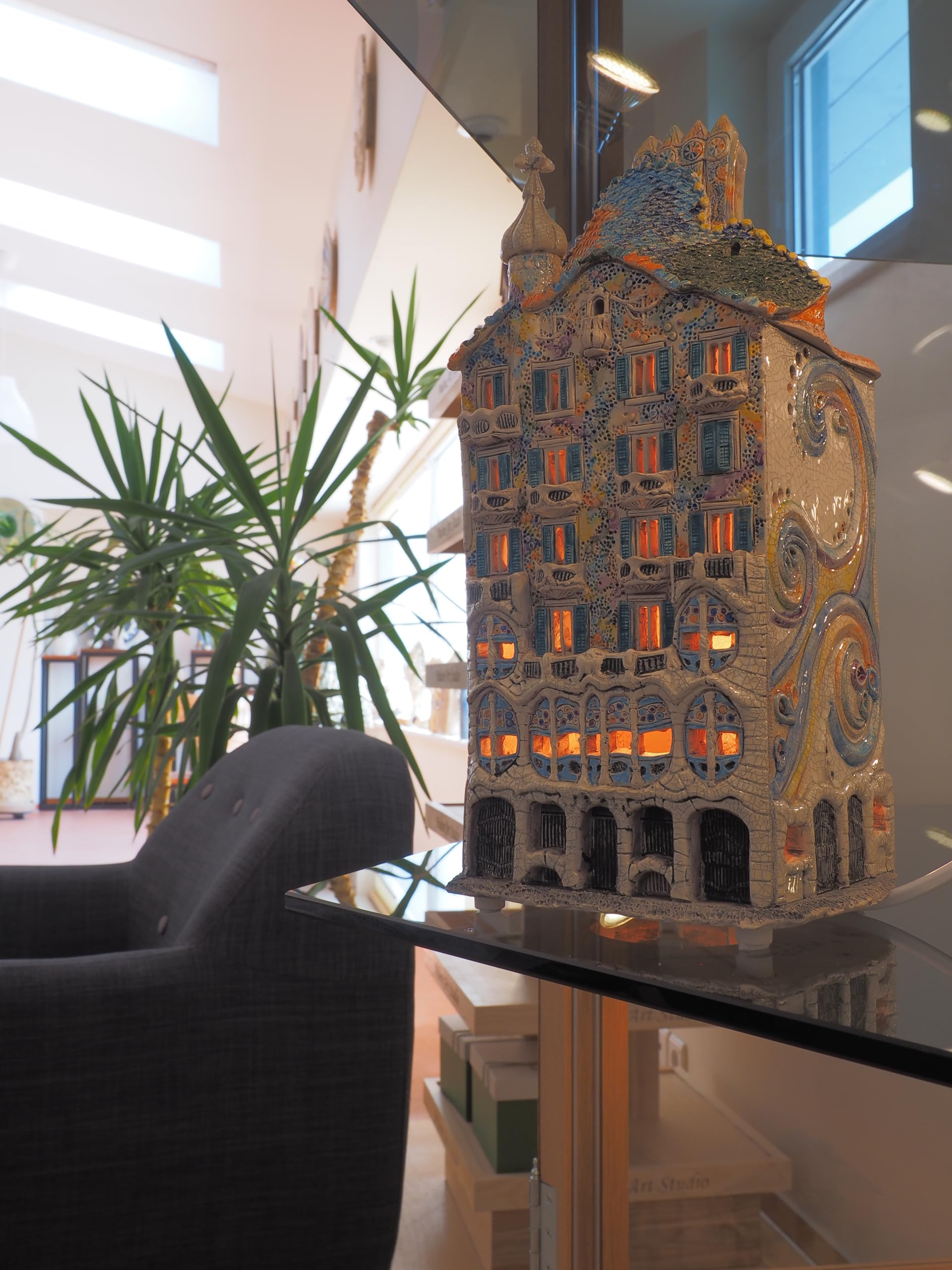 Miniatura histórica coleccionable. "Casa Batlló en Barcelona", España (Portavelas) 27cm E250N