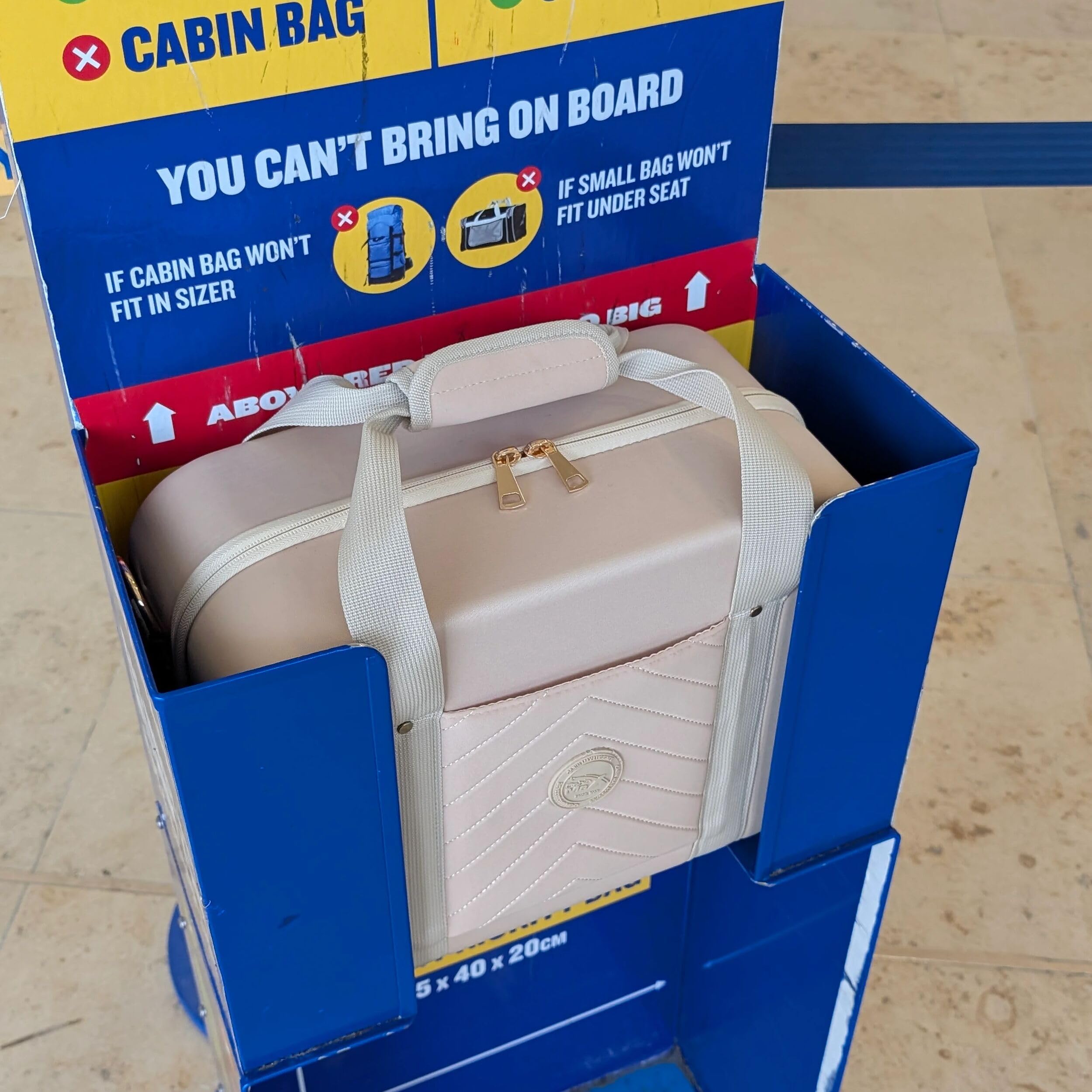 Cabin Max Paxos 24L Unter-Sitz Kabinentasche – ShapeSafe™ Hartstruktur-Rucksack – Passend für Ryanair, EasyJet & Handgepäck-Bestimmungen der meisten Airlines