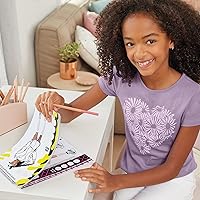 Vista 6 de That Girl Lay Lay: Cuaderno de bocetos de diseño de moda - Make It Real, Nickelodeon, incluye 214 calcomanías y plantillas, dibuja boceto y crea