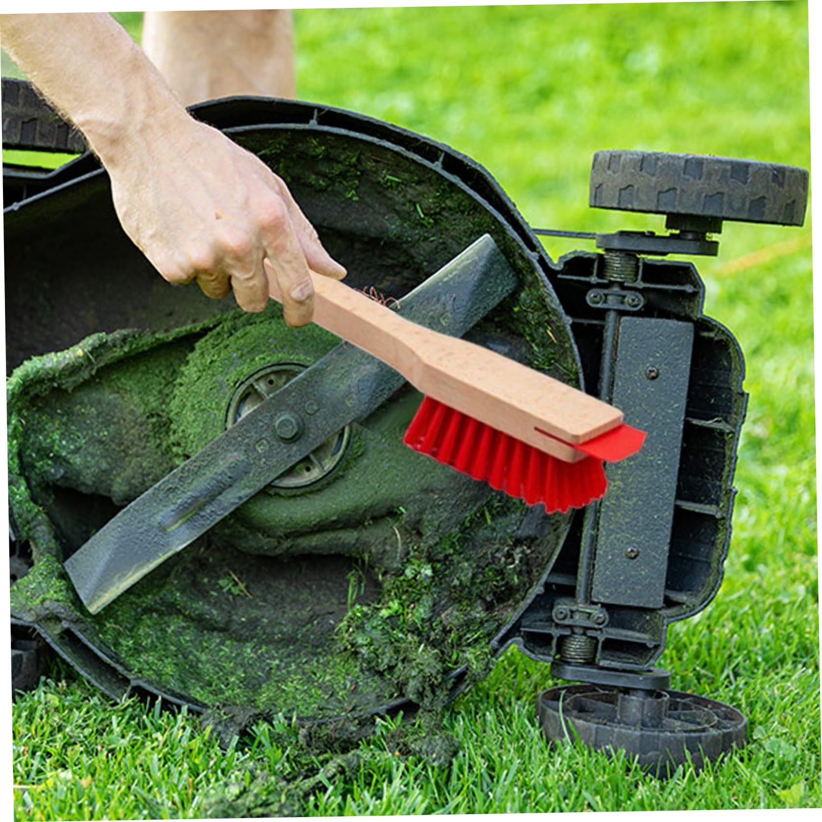 Raschietto per Tosaerba e Spazzola a setole rigide con Manico, Strumento di Pulizia Portatile per Tosaerba, Spazzola per Esterni da Giardino per Rimuovere Sporco, e detriti