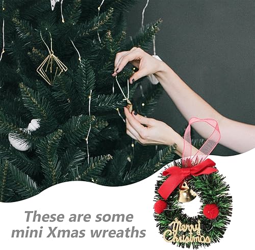 Miniatura 4 de Didiseaon Corona colgante de 10 piezas de mini corona de Navidad, lazo rojo, campanas doradas, casa de muñecas artificiales, corona de Navidad en