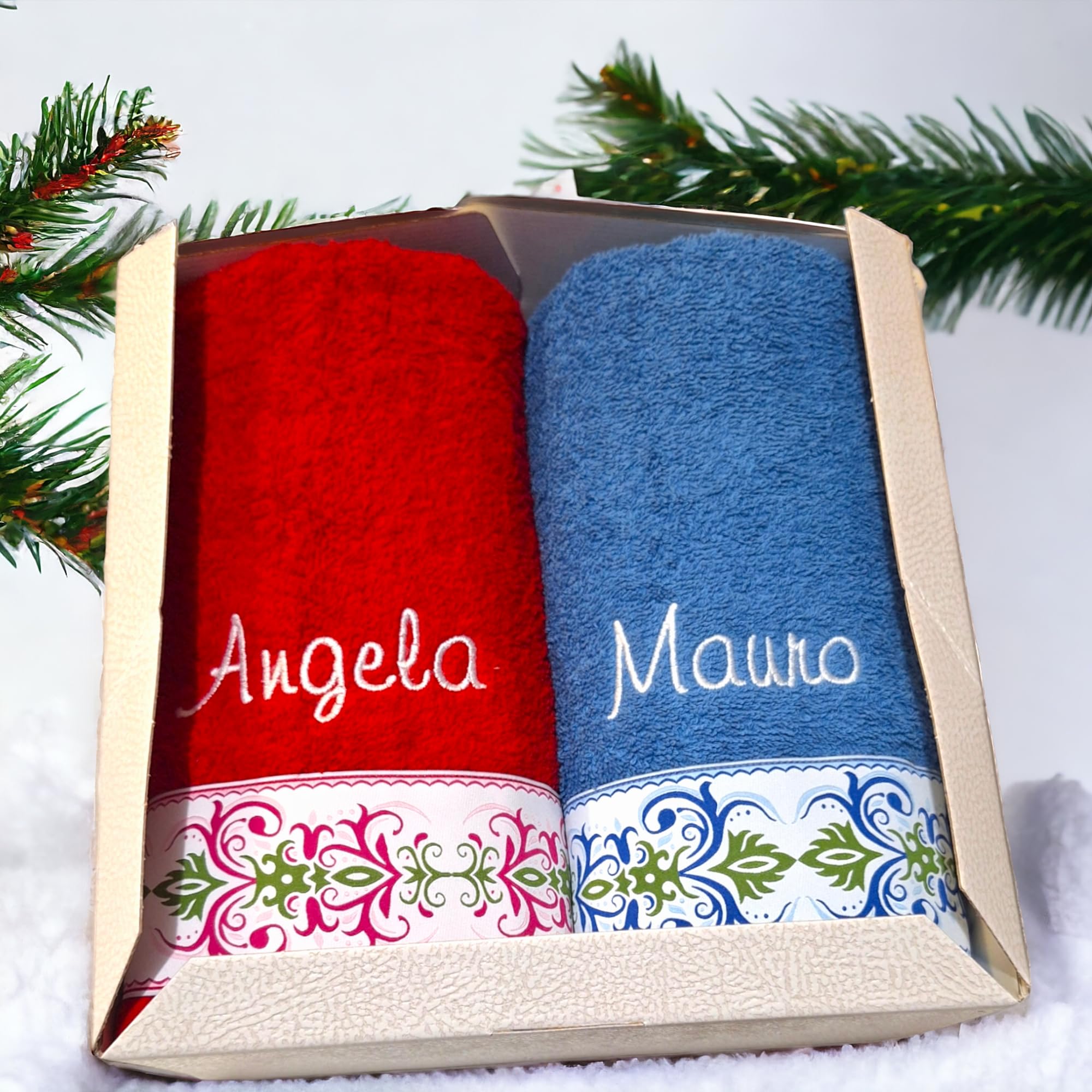 Confezione regalo asciugamani personalizzati, idea regalo per coppia. 4 asciugamani bagno con nastro jacquard e nome ricamato. (Rosso/Azzurro, Jacquard)