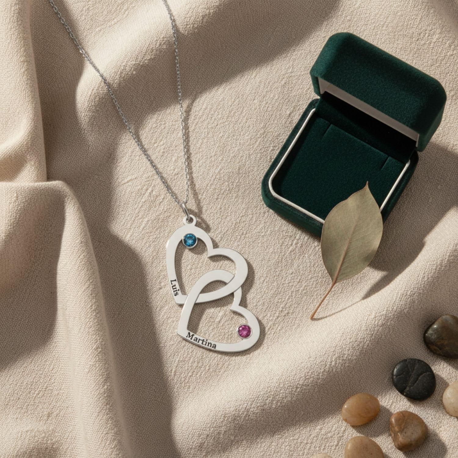 Collar de Plata con Corazones Personalizado - Colgante Personalizado con Nombres y Piedras en Plata de Ley, ideal para regalar
