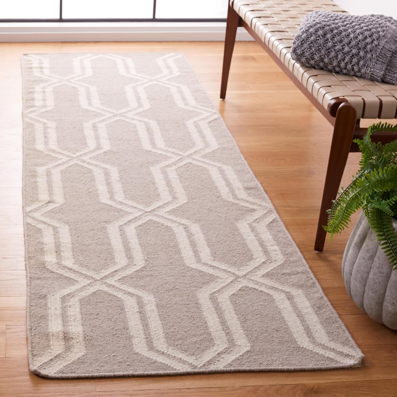 SAFAVIEH Dhurries Collection 2'6" x 8' Grey/Ivory DHU559G Handmade Flatweave Premium Wool Runner Rug