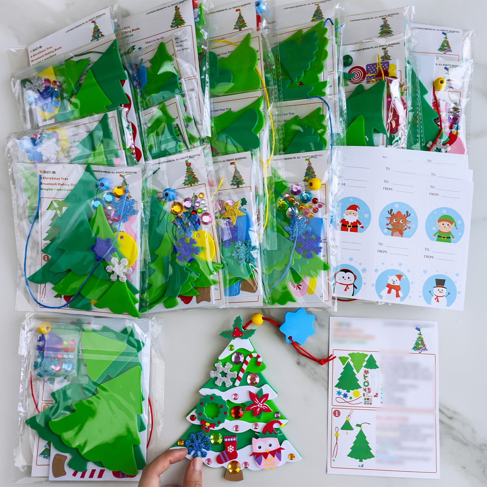 Winlyn Set di 24 kit di artigianato natalizio per artigianato invernale fai da te ornamenti per albero di pino decorazioni artistiche set artistici adesivi in schiuma Holdiay arti e mestieri per