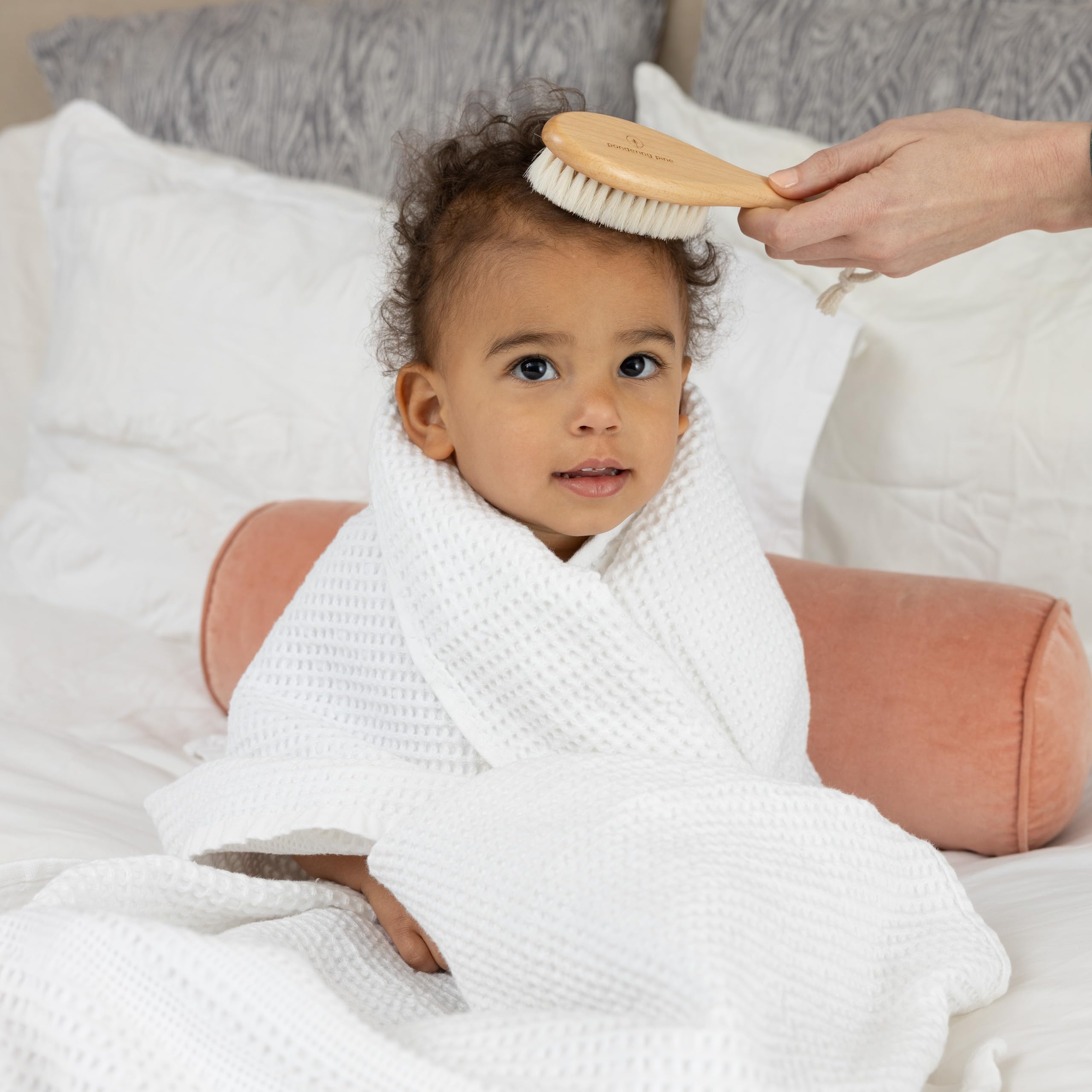 Natürliches Babyhaarbürsten-Set, Holzbürsten und Kamm mit Boho-Reisetasche für Mädchen oder Jungen, weiche Ziegenhaarbürste für Wiegenkappe, Bambus-Kleinkind-Haarbürste, Neugeborene Haarbürste für