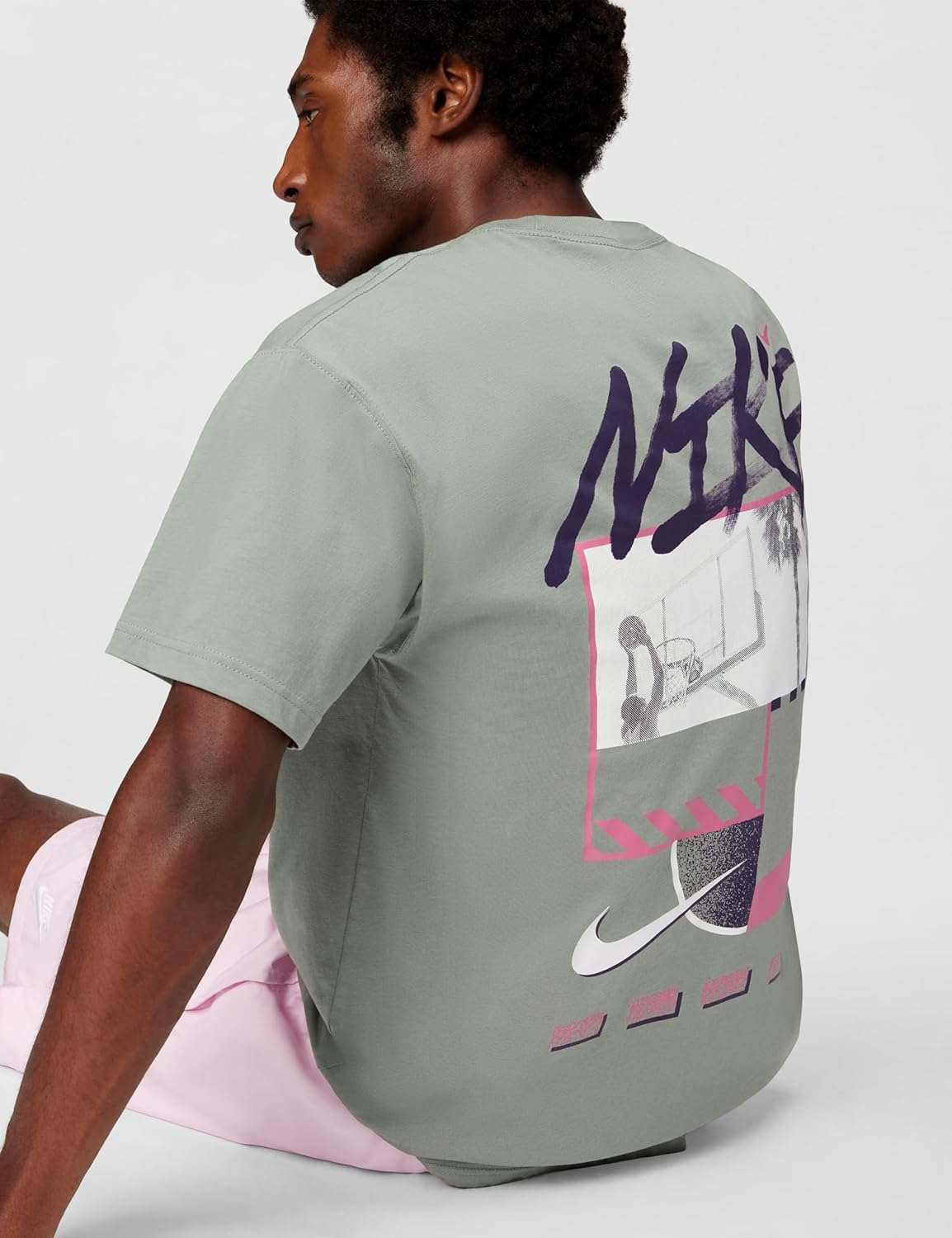 Nike Men's Basketball Loose Fit Graphic T-Shirt