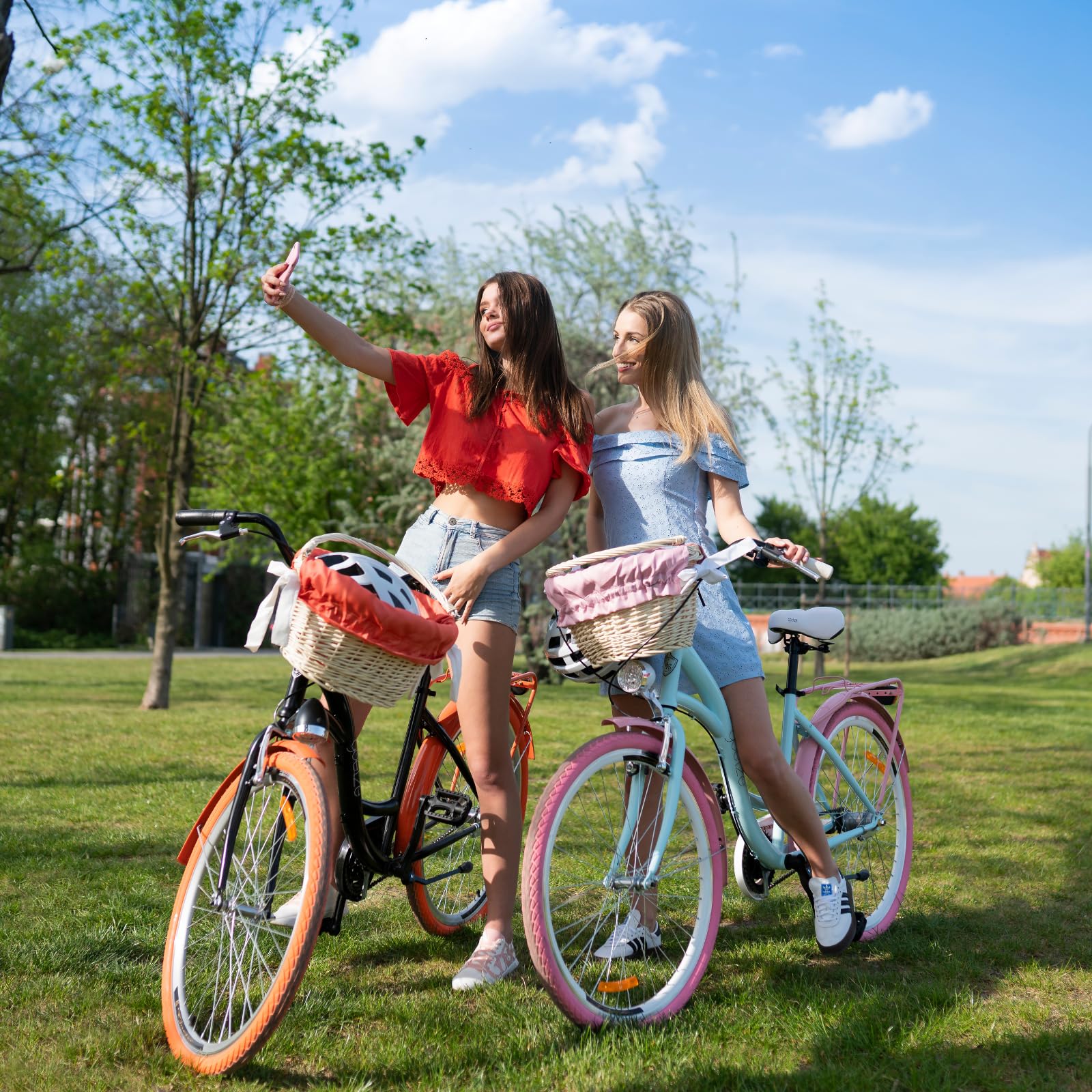 Goetze Mood 26 Zoll Jugendfahrrad, 17 Zoll Tiefeinsteiger Aluminiumrahmen, 6-Gang Kettenschaltung, doppelte V-Bremsen, LED-Beleuchtung, Rattankorb, Komfortsattel, mit Seitenständer & Klingel